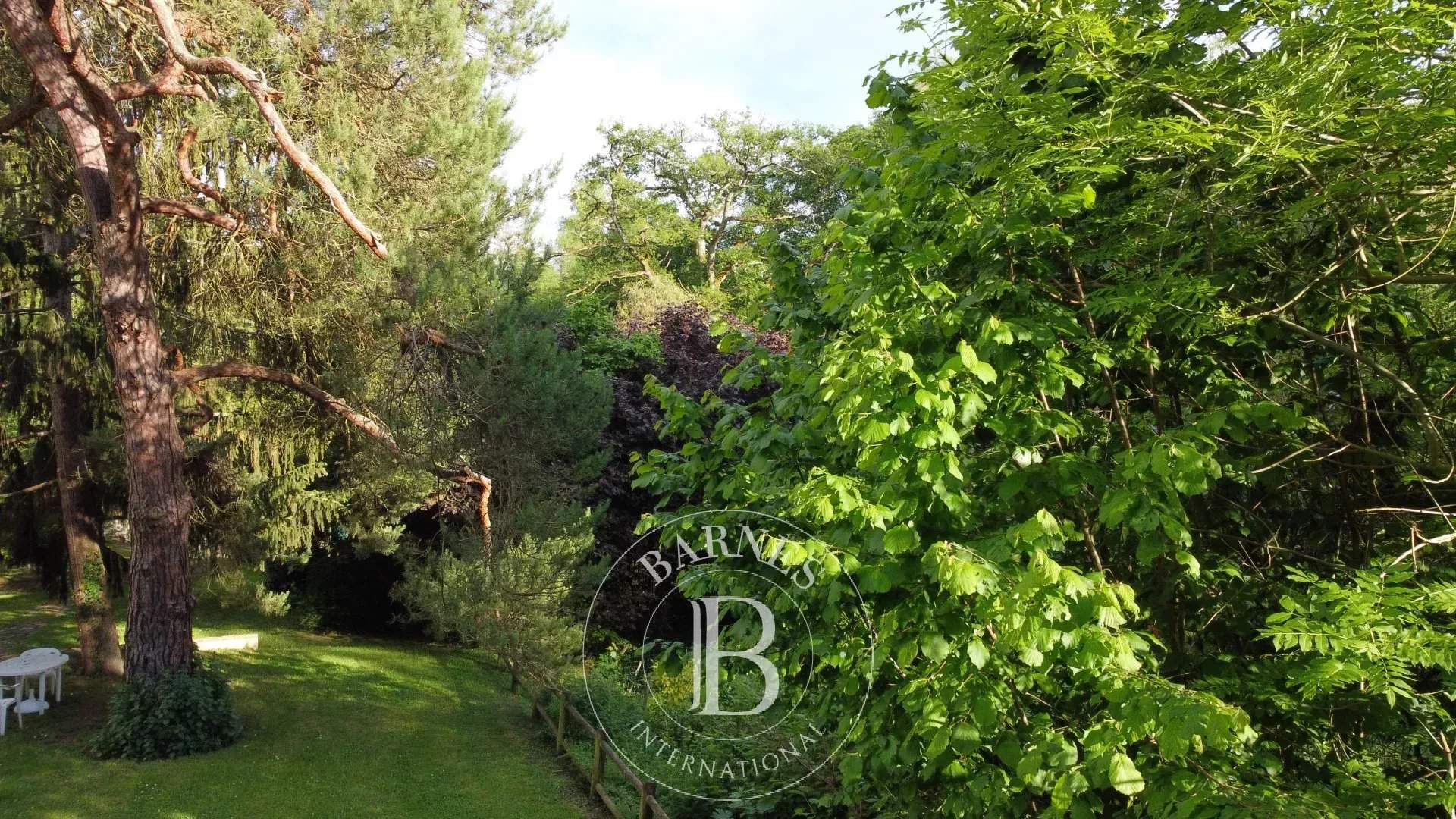 Saint-Rémy-lès-Chevreuse  - Maison 15 Pi&egrave;ces 11 Chambres - picture 12