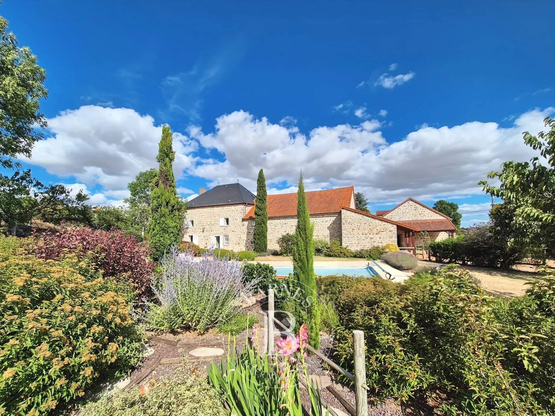 Riom  - Maison 8 Pi&egrave;ces 4 Chambres - picture 1