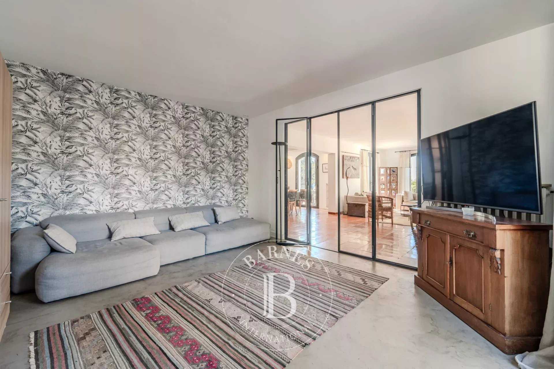 Aix-en-Provence  - Maison 8 Pi&egrave;ces 6 Chambres