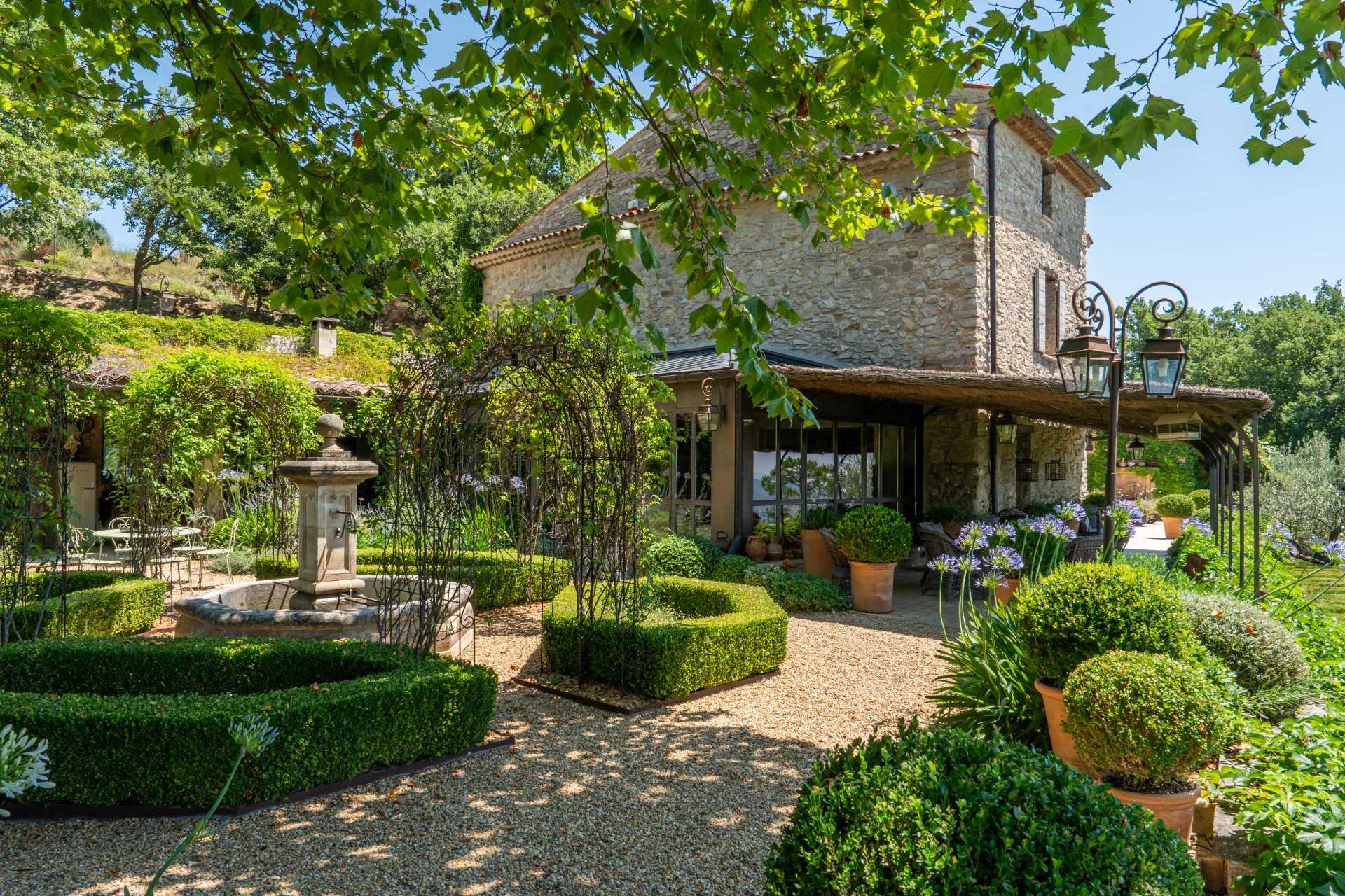Aix-en-Provence  - Propriété 20 Pi&egrave;ces