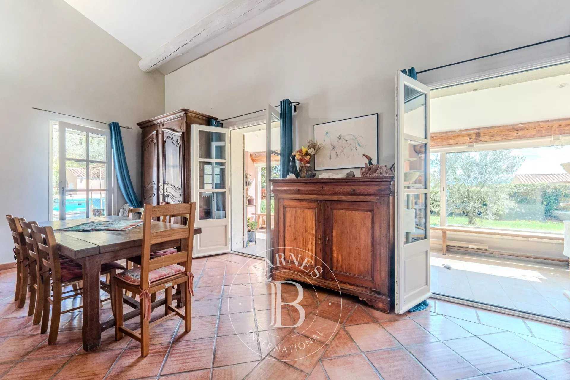 La Bastidonne  - Propriété 10 Pièces 5 Chambres