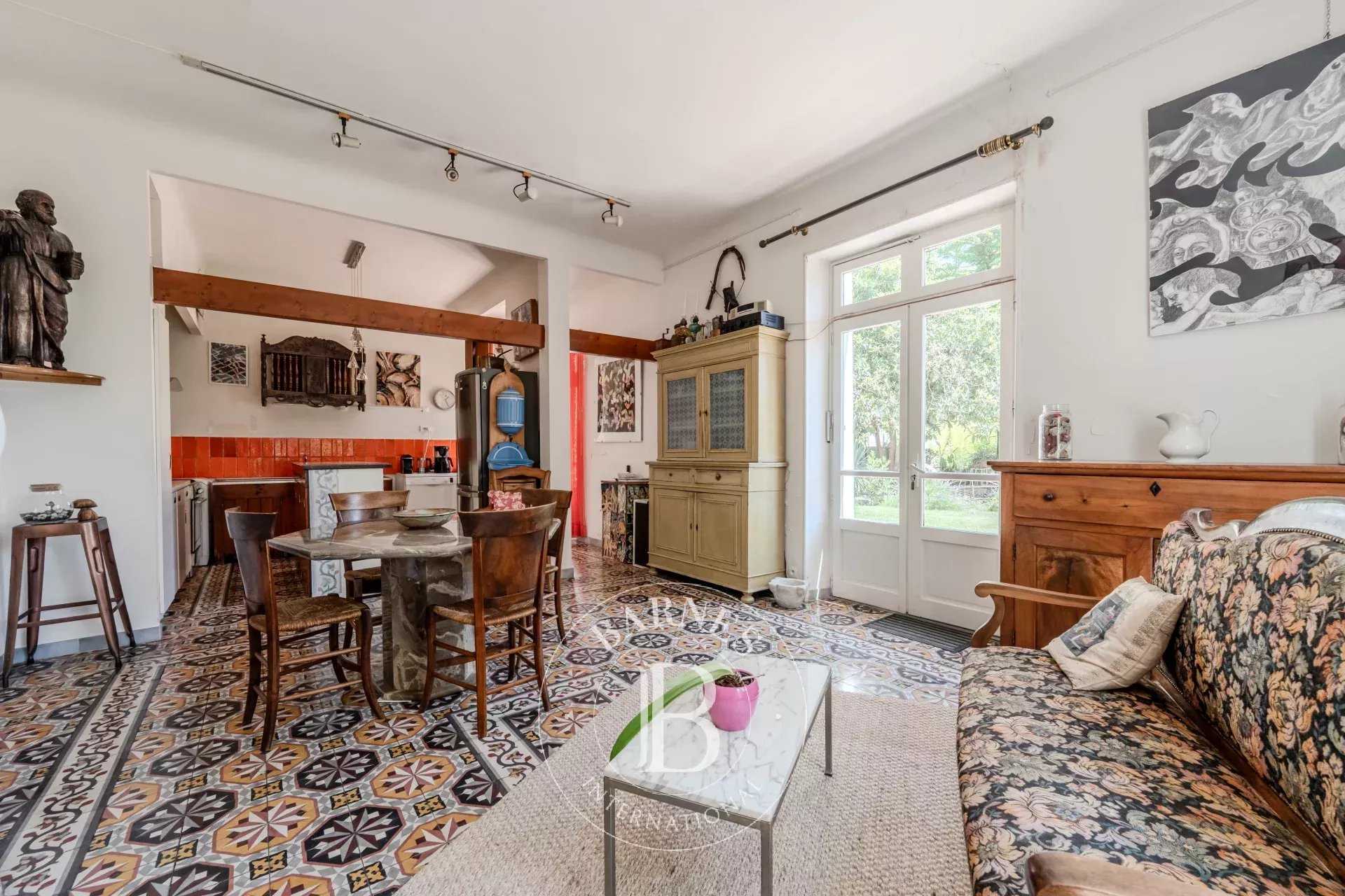 Pierrevert  - Bastide 8 Pi&egrave;ces 5 Chambres