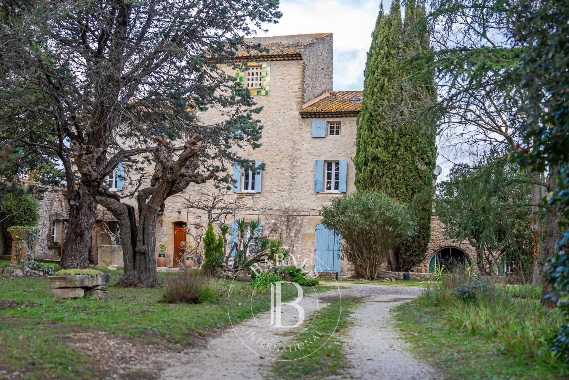 Aix-en-Provence  - Propriété 19 Pi&egrave;ces 9 Chambres