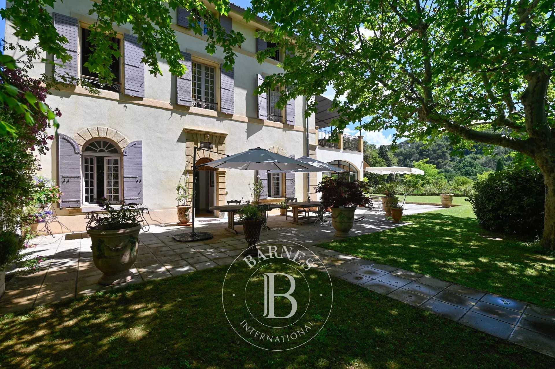 Aix-en-Provence  - Maison 10 Pièces 8 Chambres