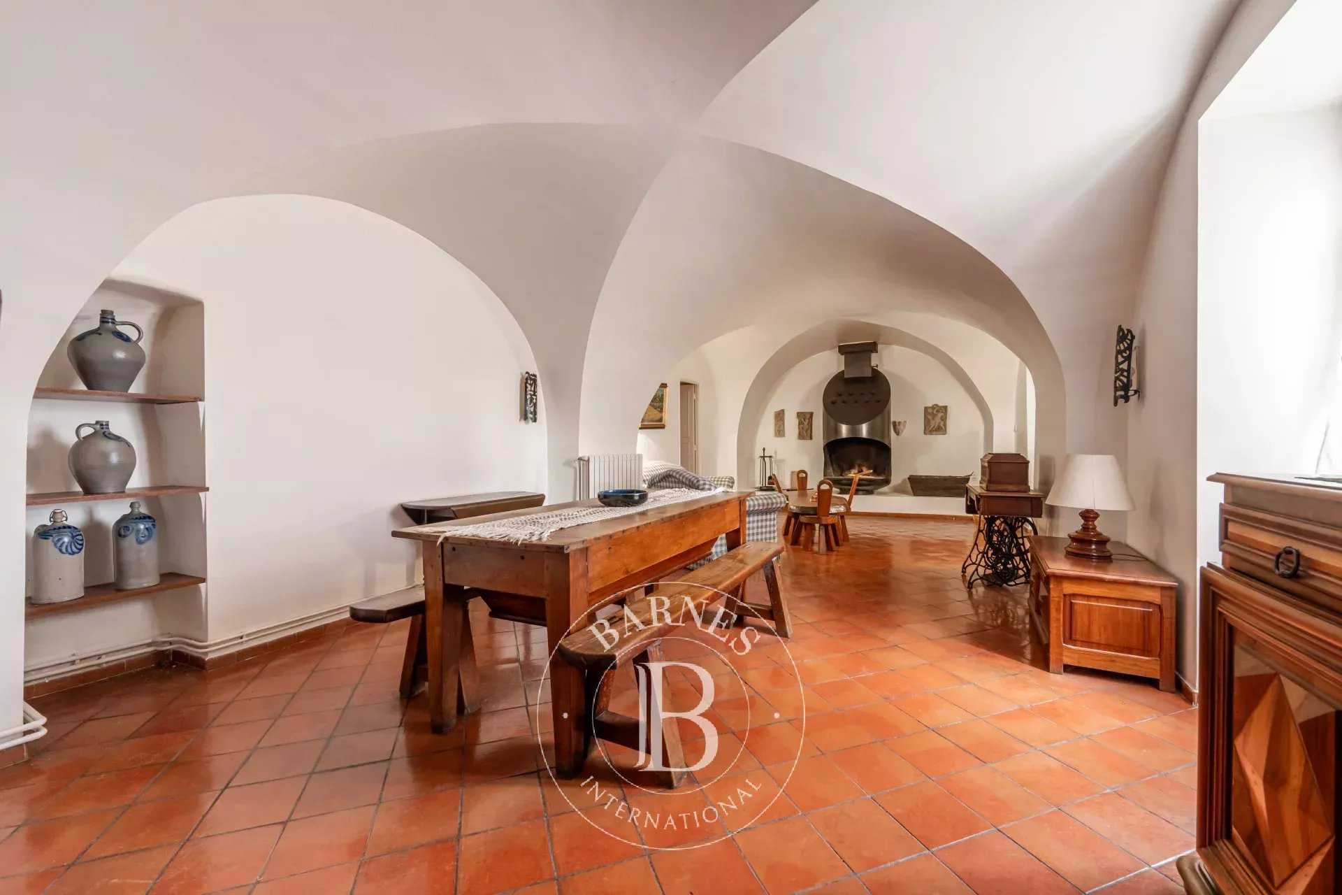 Aix-en-Provence  - Propriété 19 Pi&egrave;ces 9 Chambres