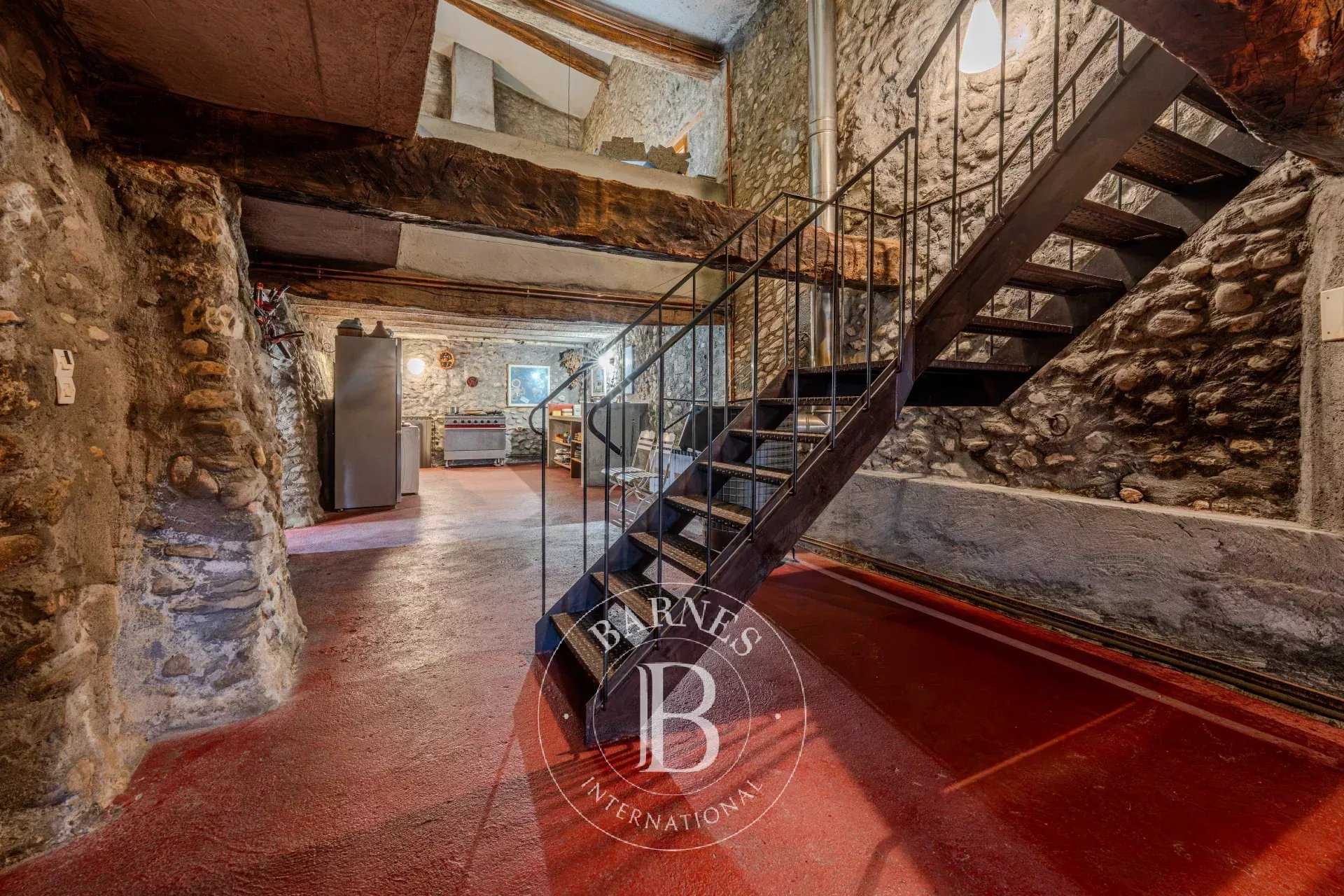 Digne-les-Bains  - Propriété 12 Pi&egrave;ces 3 Chambres