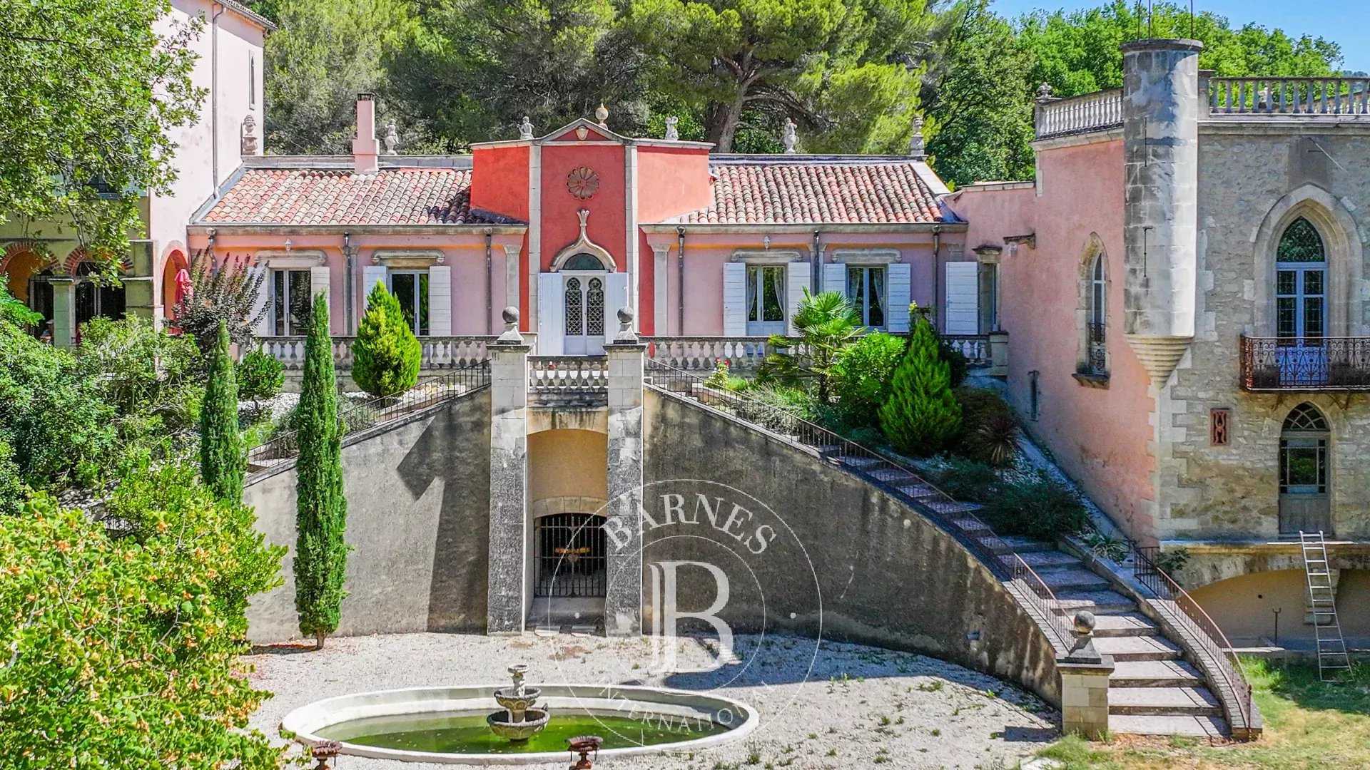 Lourmarin  - Propriété 20 Pi&egrave;ces 10 Chambres