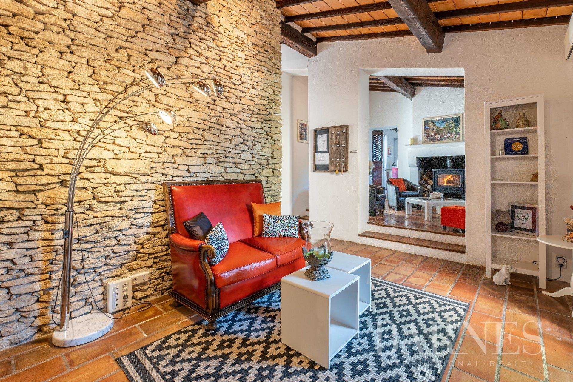 Roussillon  - Maison 15 Pièces 10 Chambres