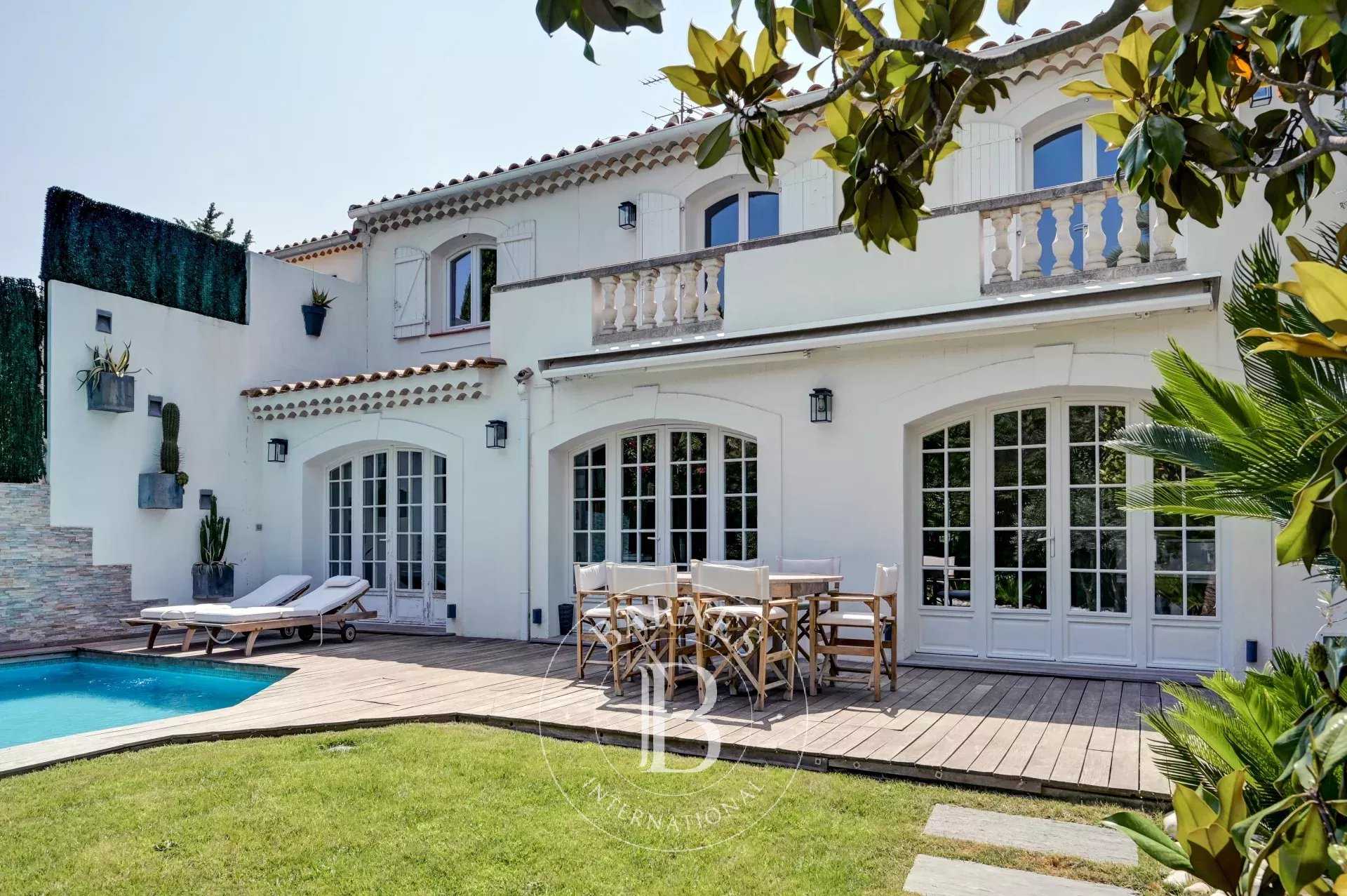 Aix-en-Provence  - House 6 Bedrooms
