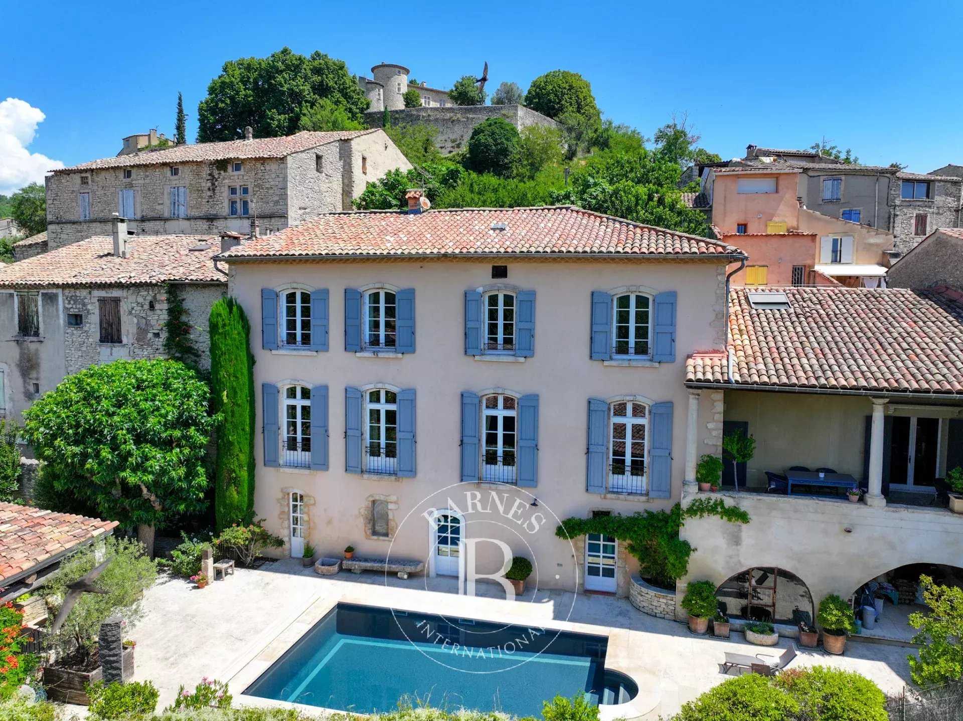 Mane  - Maison de village 15 Pièces