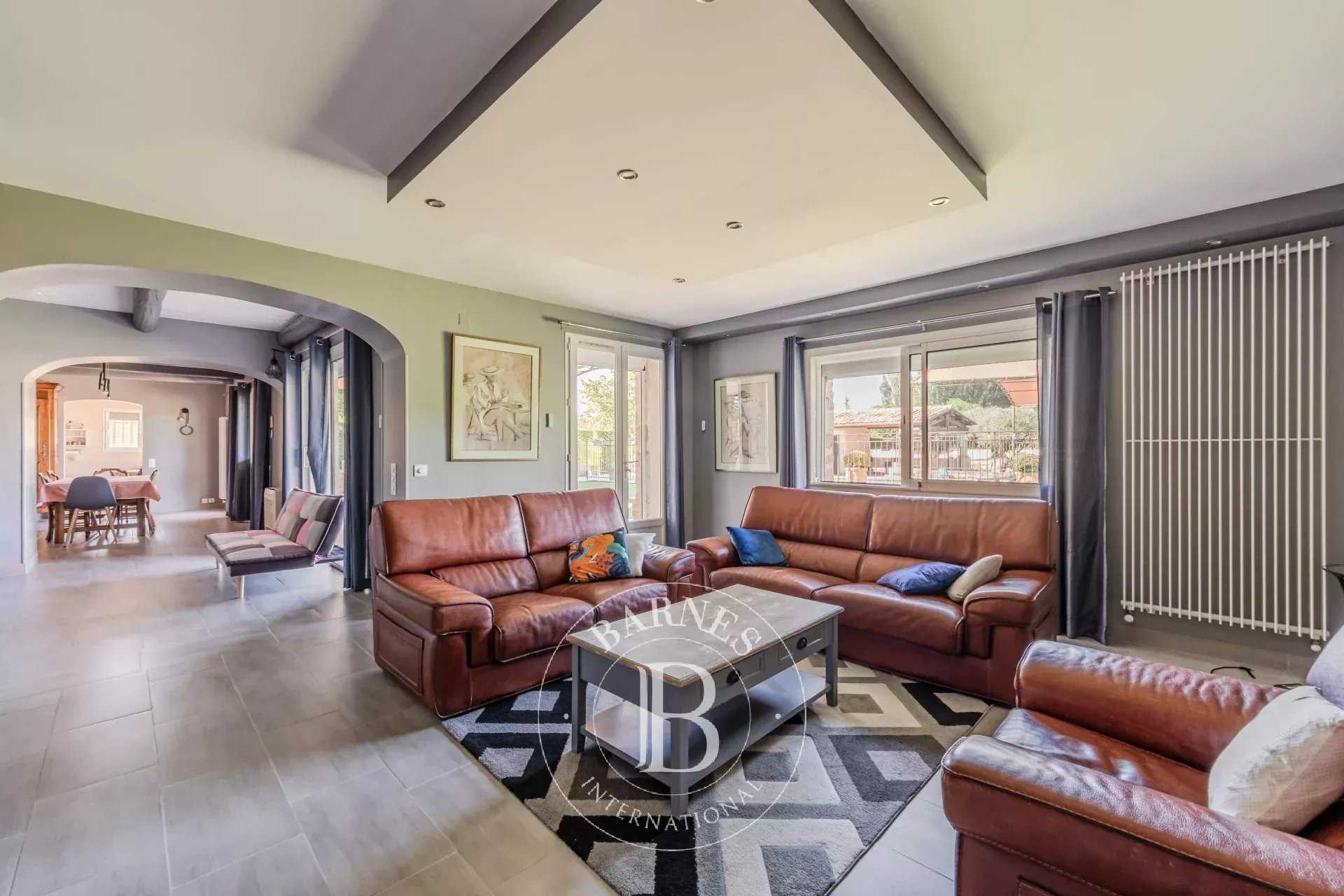 Villelaure  - Villa 6 Bedrooms