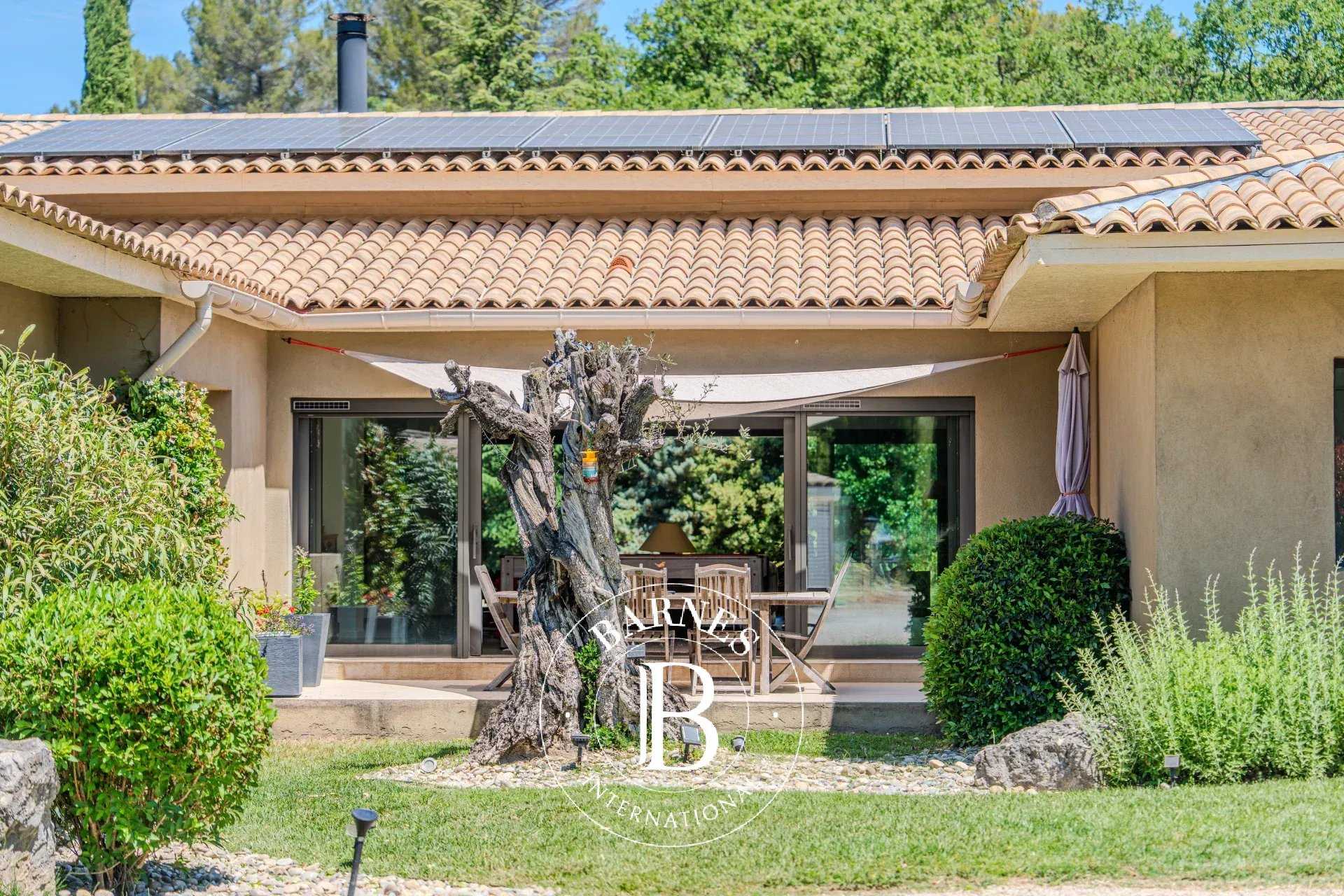 Aix-en-Provence  - Maison 6 Pi&egrave;ces 4 Chambres
