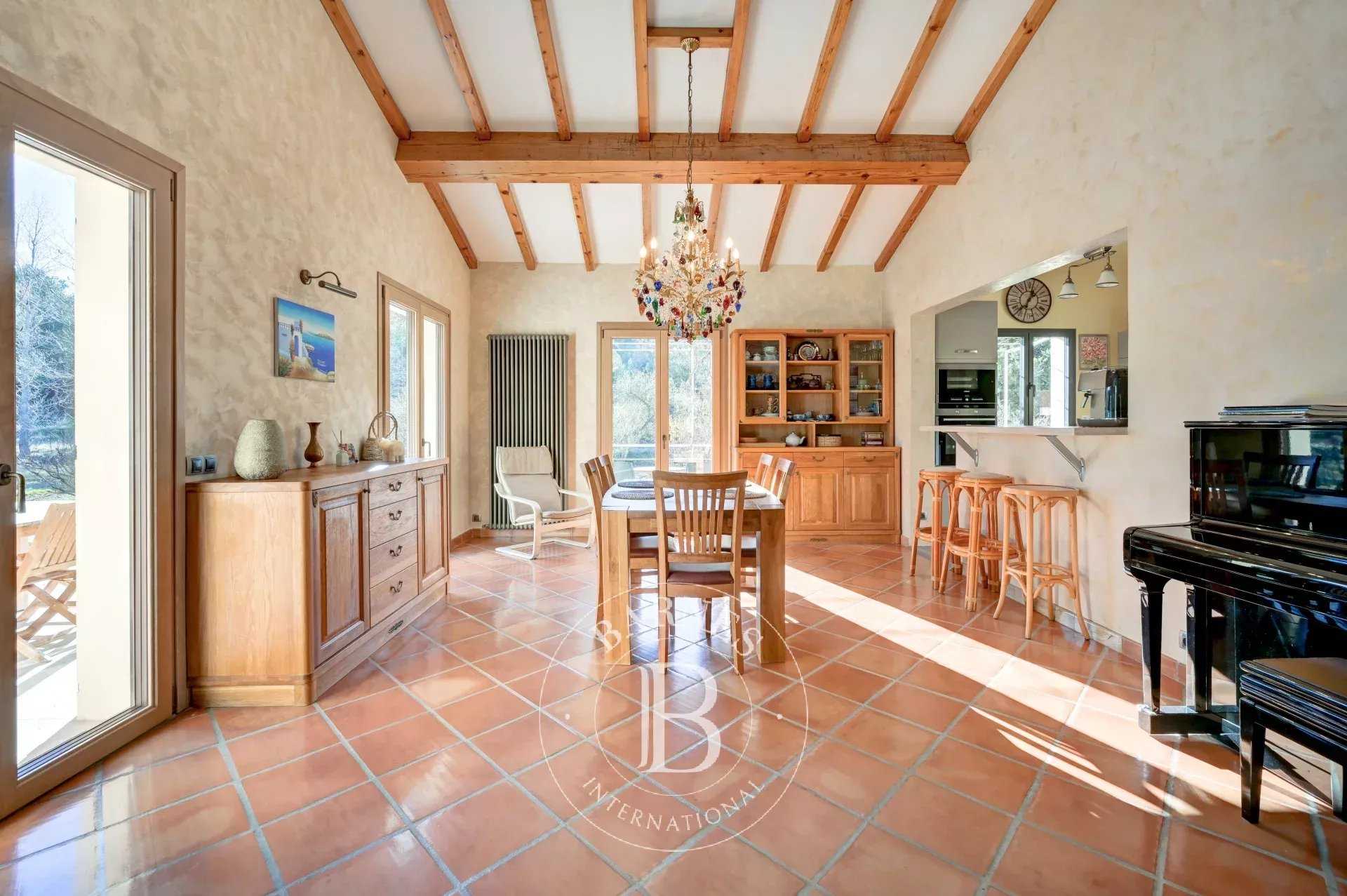 Aix-en-Provence  - Maison 8 Pi&egrave;ces 6 Chambres