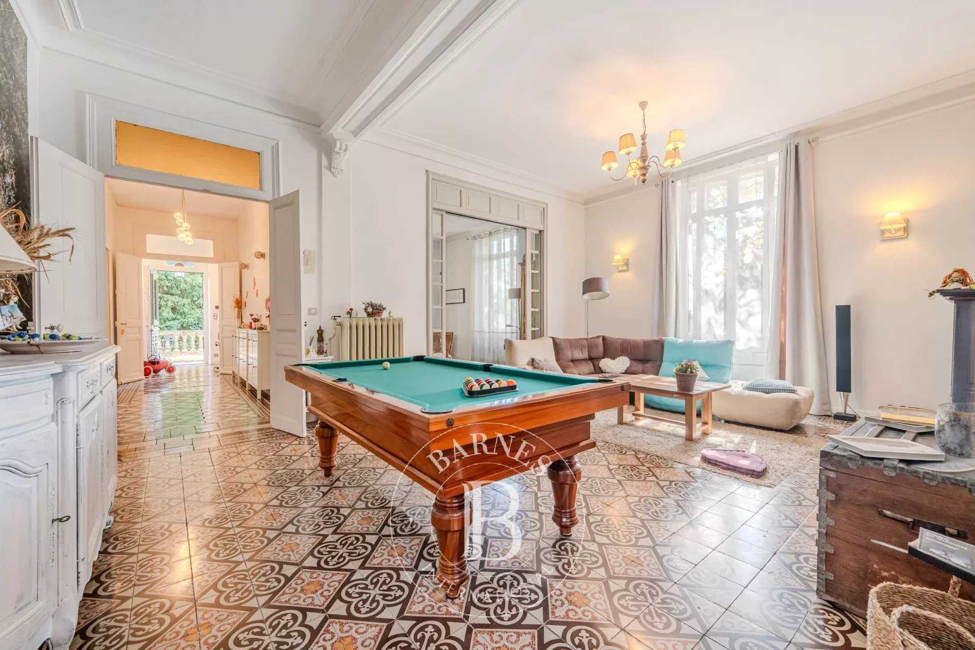 Salon-de-Provence  - Maison 14 Pièces 10 Chambres