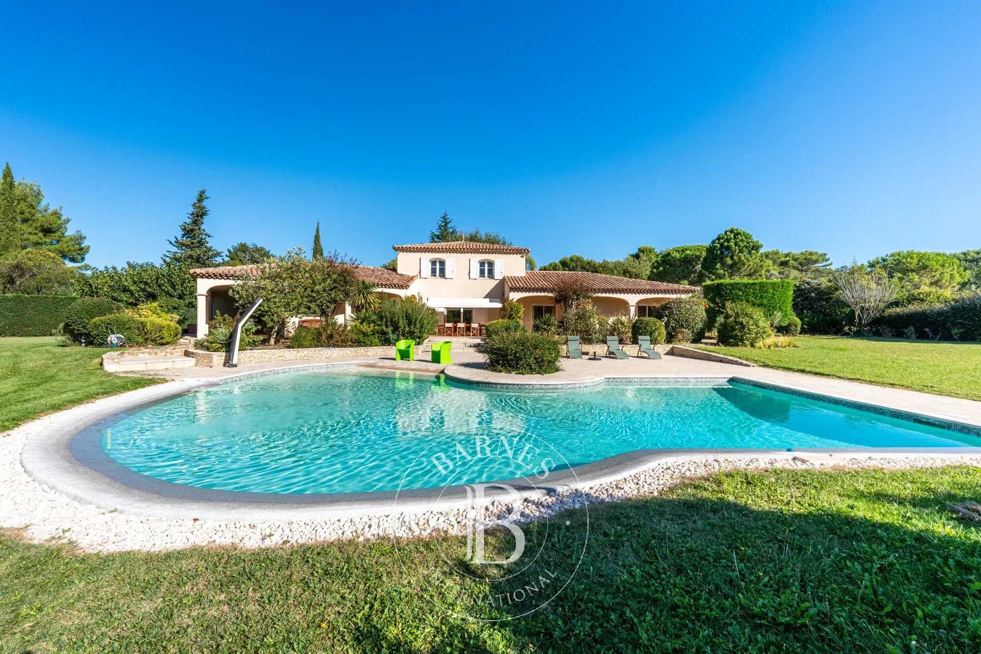 Aix-en-Provence  - Maison 10 Pi&egrave;ces 5 Chambres