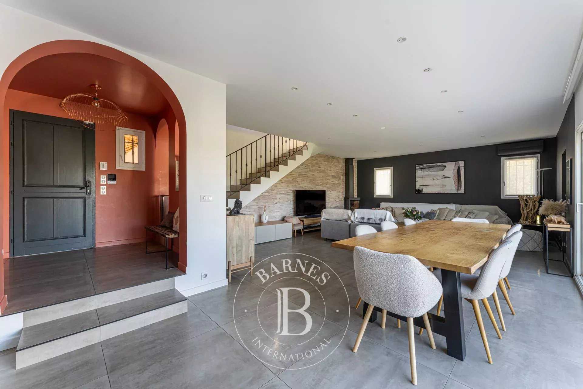 Cabriès  - Maison 6 Pi&egrave;ces 4 Chambres