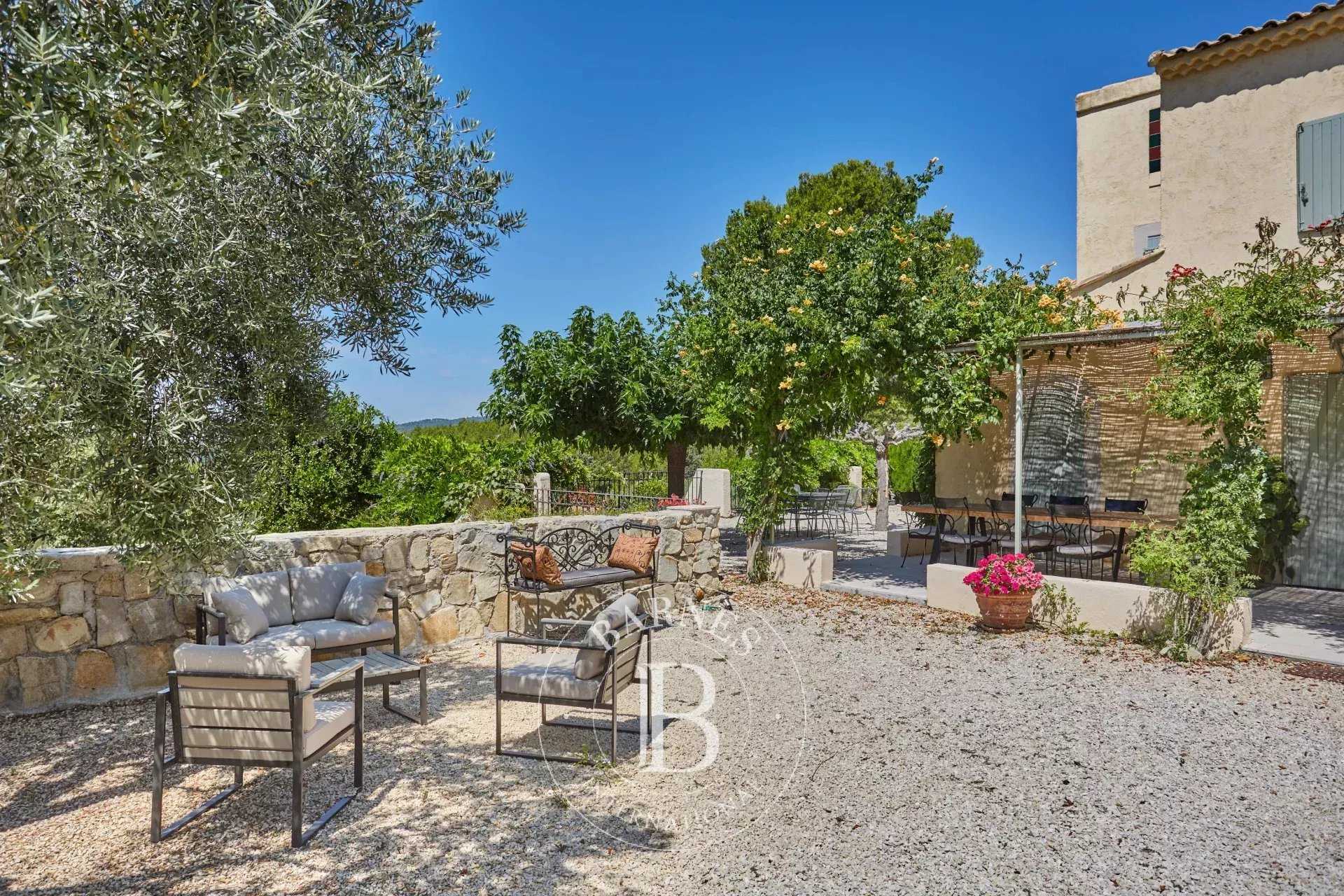 Aix-en-Provence  - Propriété 9 Pi&egrave;ces 6 Chambres