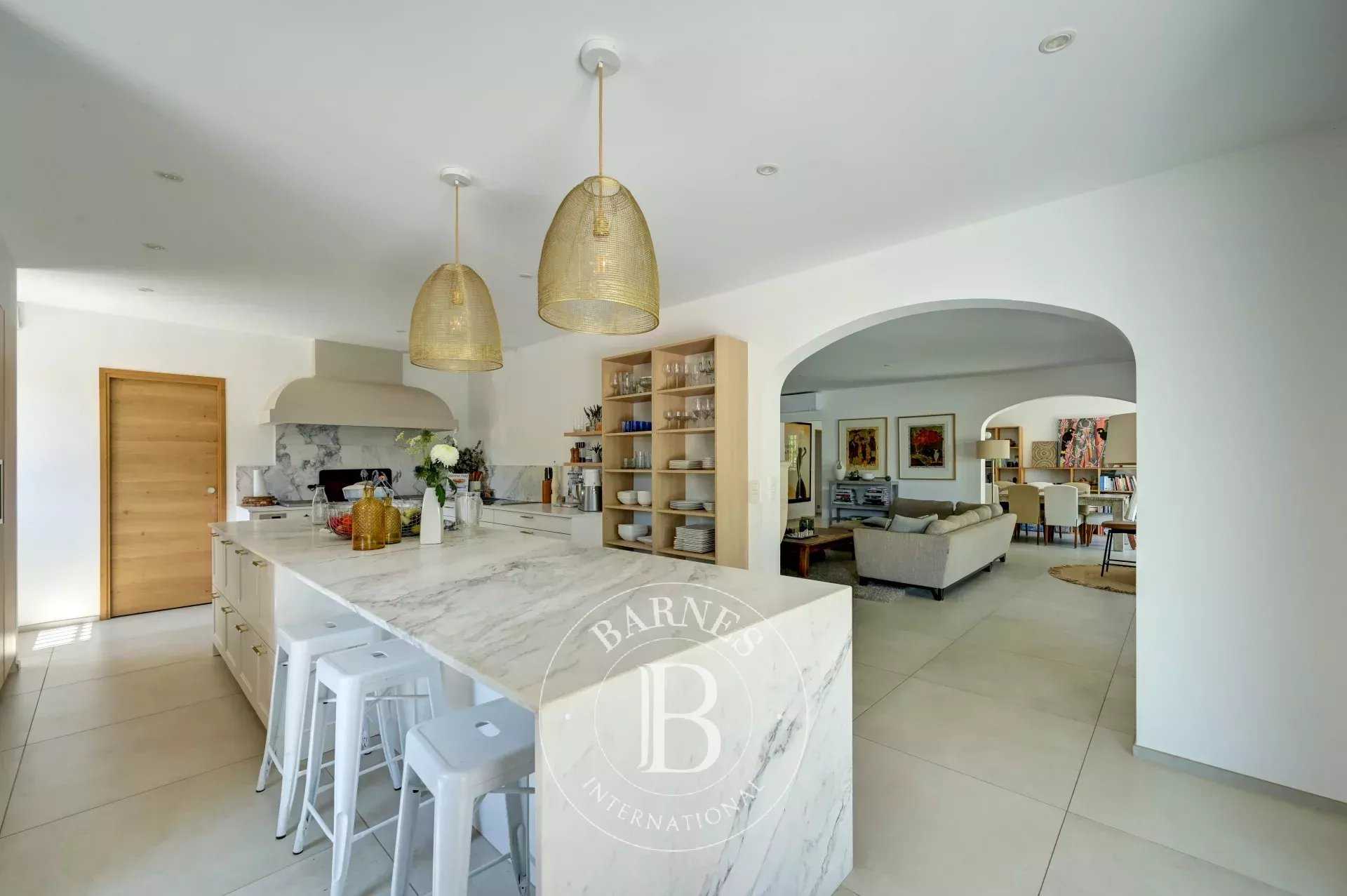 Aix-en-Provence  - Maison 7 Pièces 5 Chambres