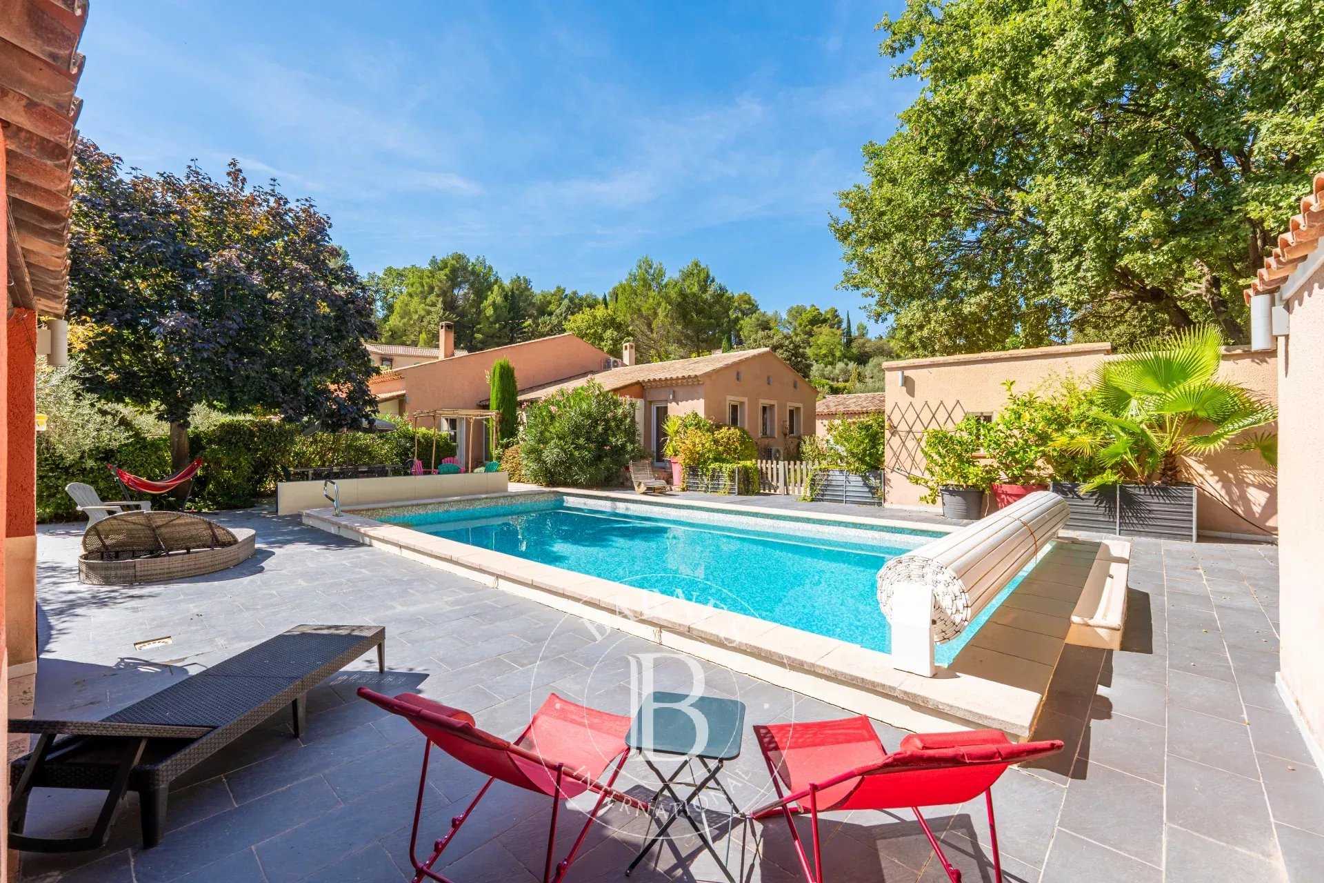 Pertuis  - Maison 10 Pi&egrave;ces 5 Chambres