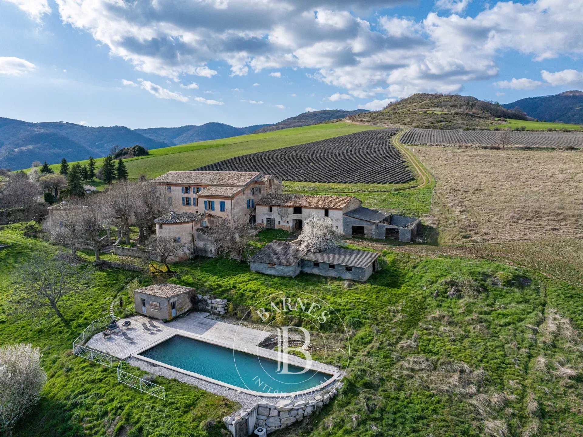 Digne-les-Bains  - Propriété 20 Pi&egrave;ces 6 Chambres