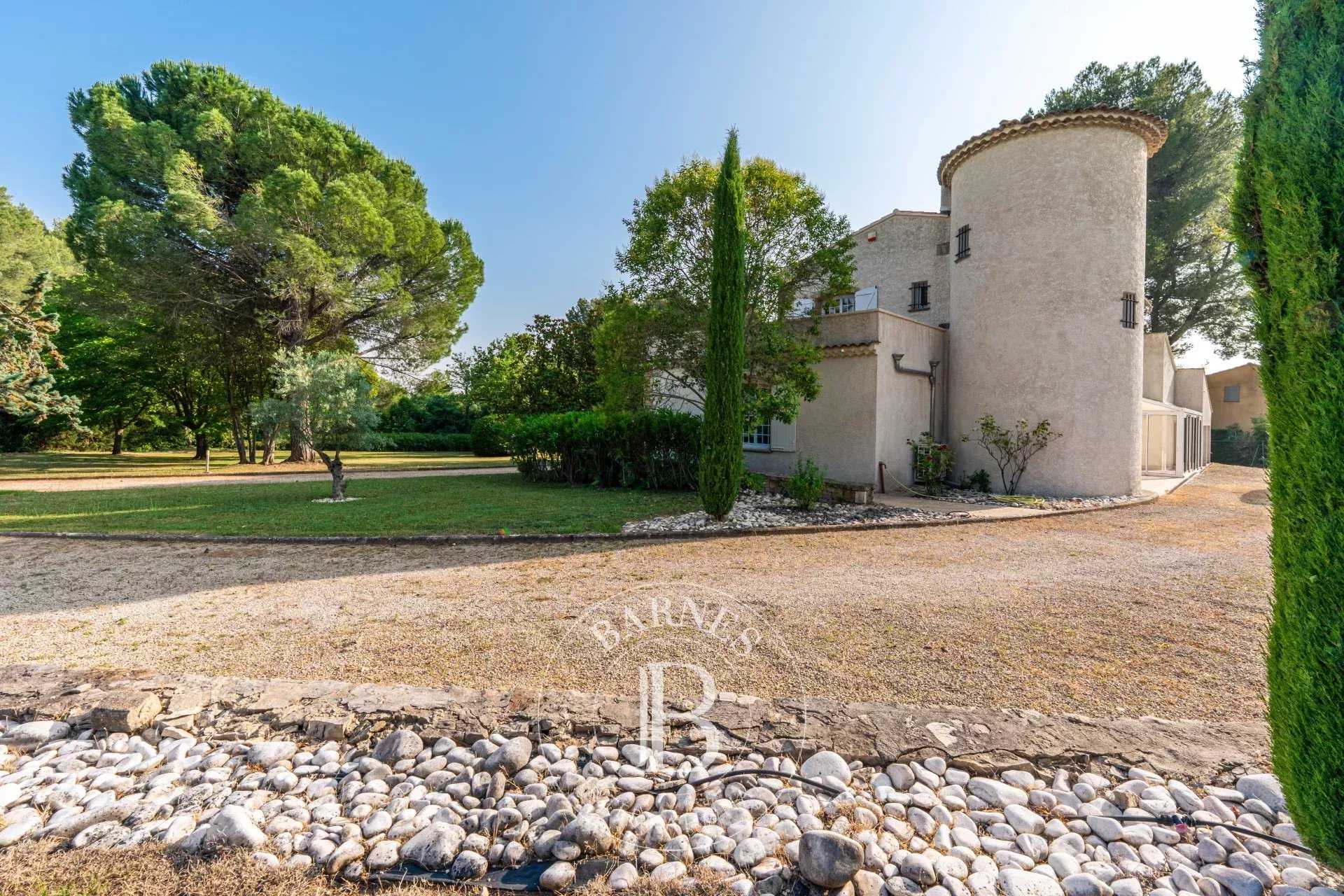Aix-en-Provence  - Maison 7 Pièces 5 Chambres