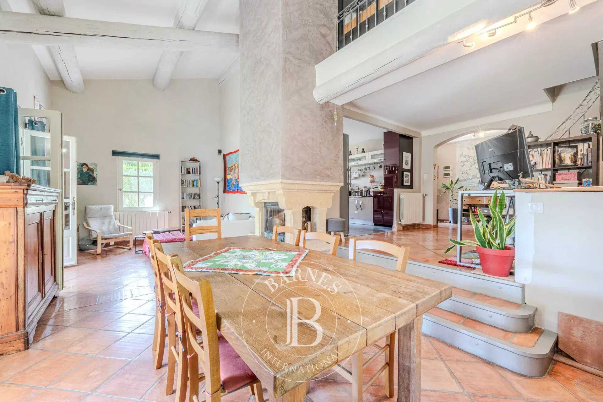 La Bastidonne  - Propriété 10 Pièces 5 Chambres