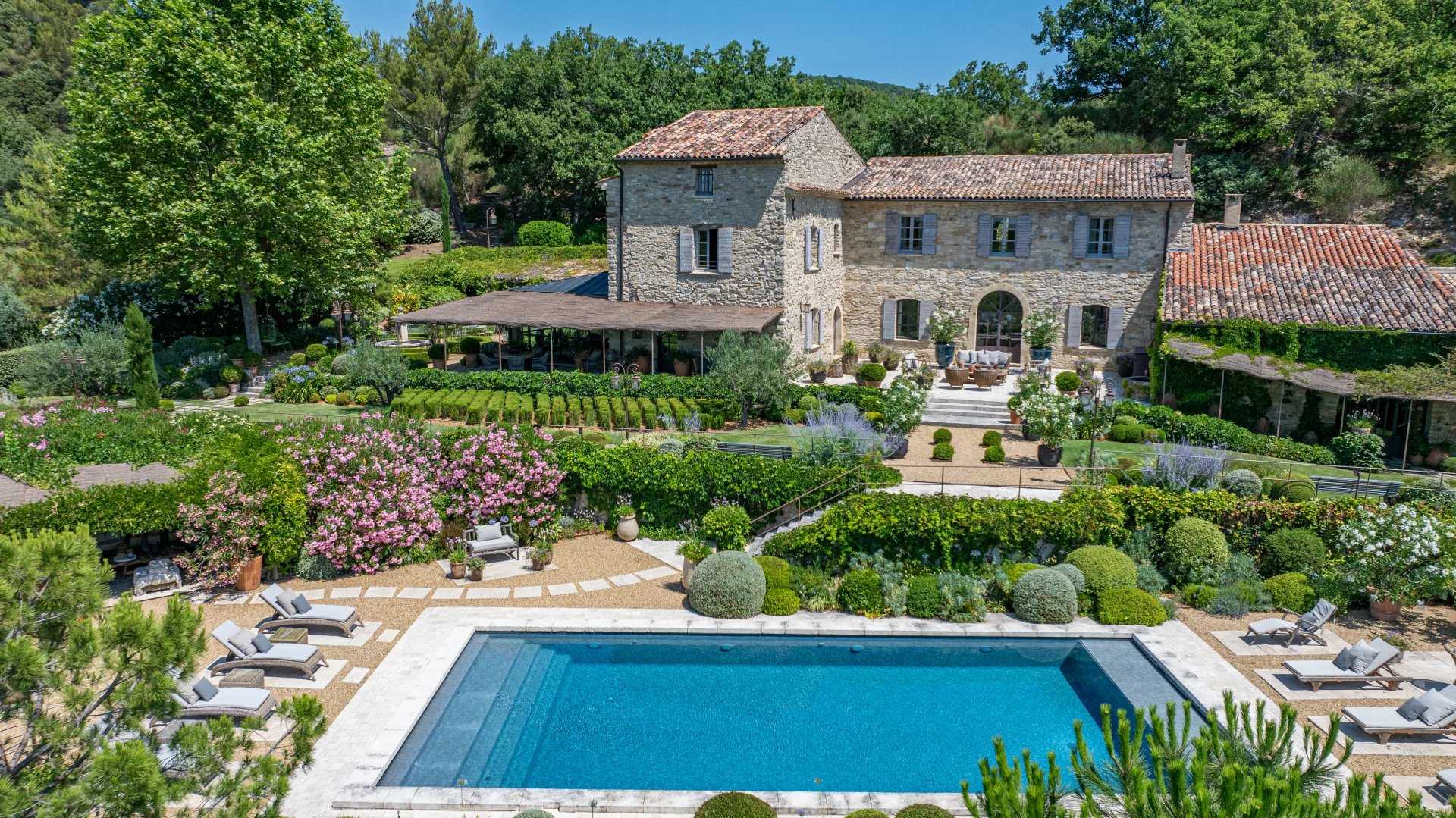 Aix-en-Provence  - Propriété 20 Pi&egrave;ces