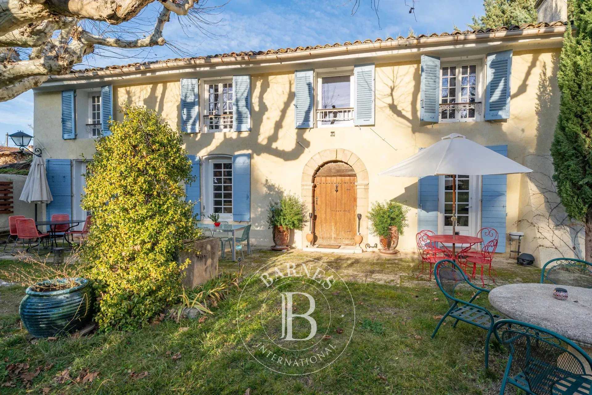 Aix-en-Provence  - Maison 9 Pièces 8 Chambres