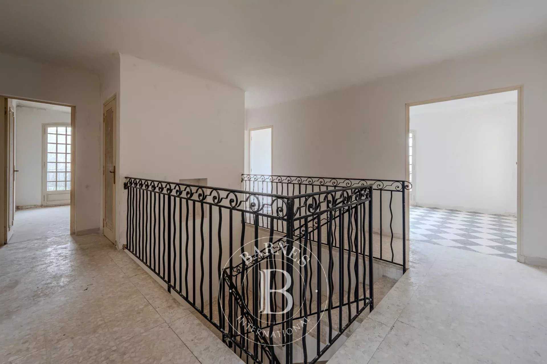 Aix-en-Provence  - Maison 7 Pi&egrave;ces 4 Chambres