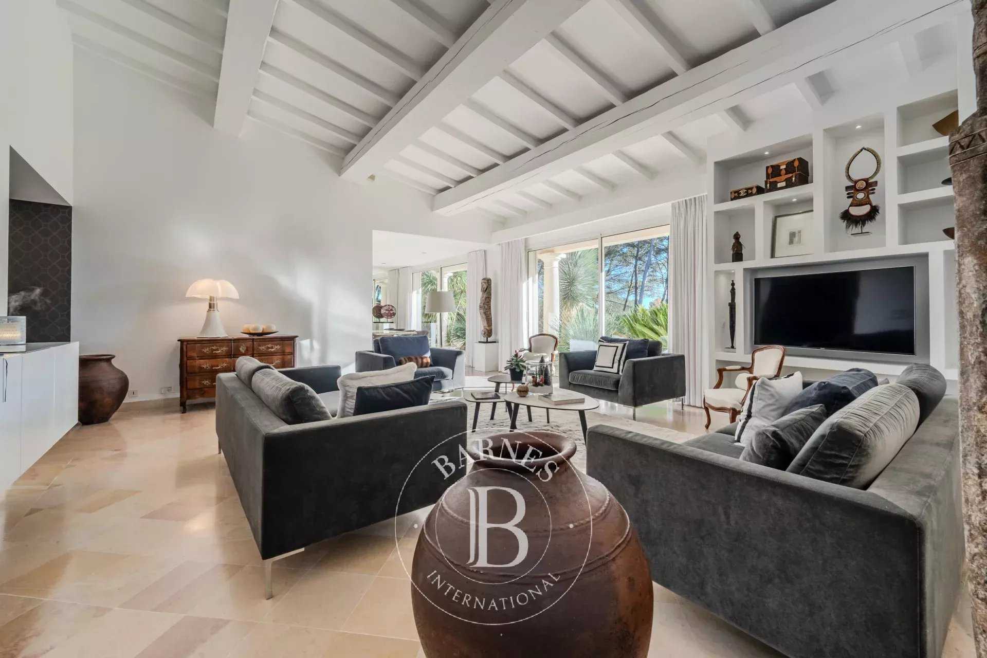 Aix-en-Provence  - Propriété 13 Pi&egrave;ces 8 Chambres