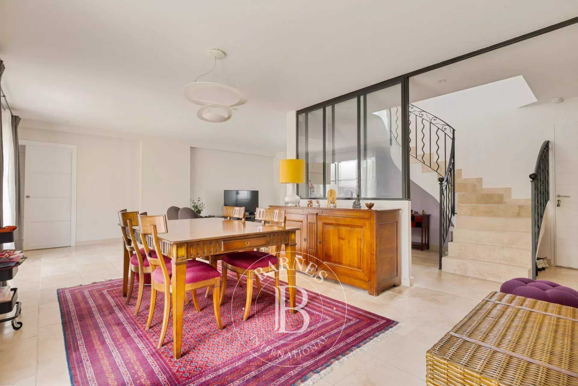 Aix-en-Provence  - Maison 7 Pi&egrave;ces 4 Chambres