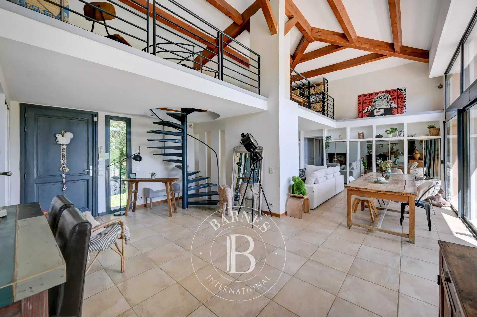 Aix-en-Provence  - Maison 5 Pièces 4 Chambres