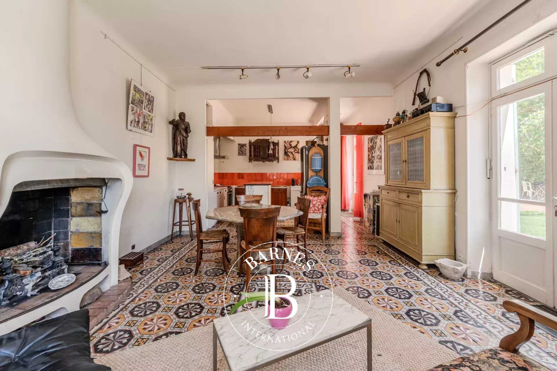 Pierrevert  - Bastide 8 Pi&egrave;ces 5 Chambres
