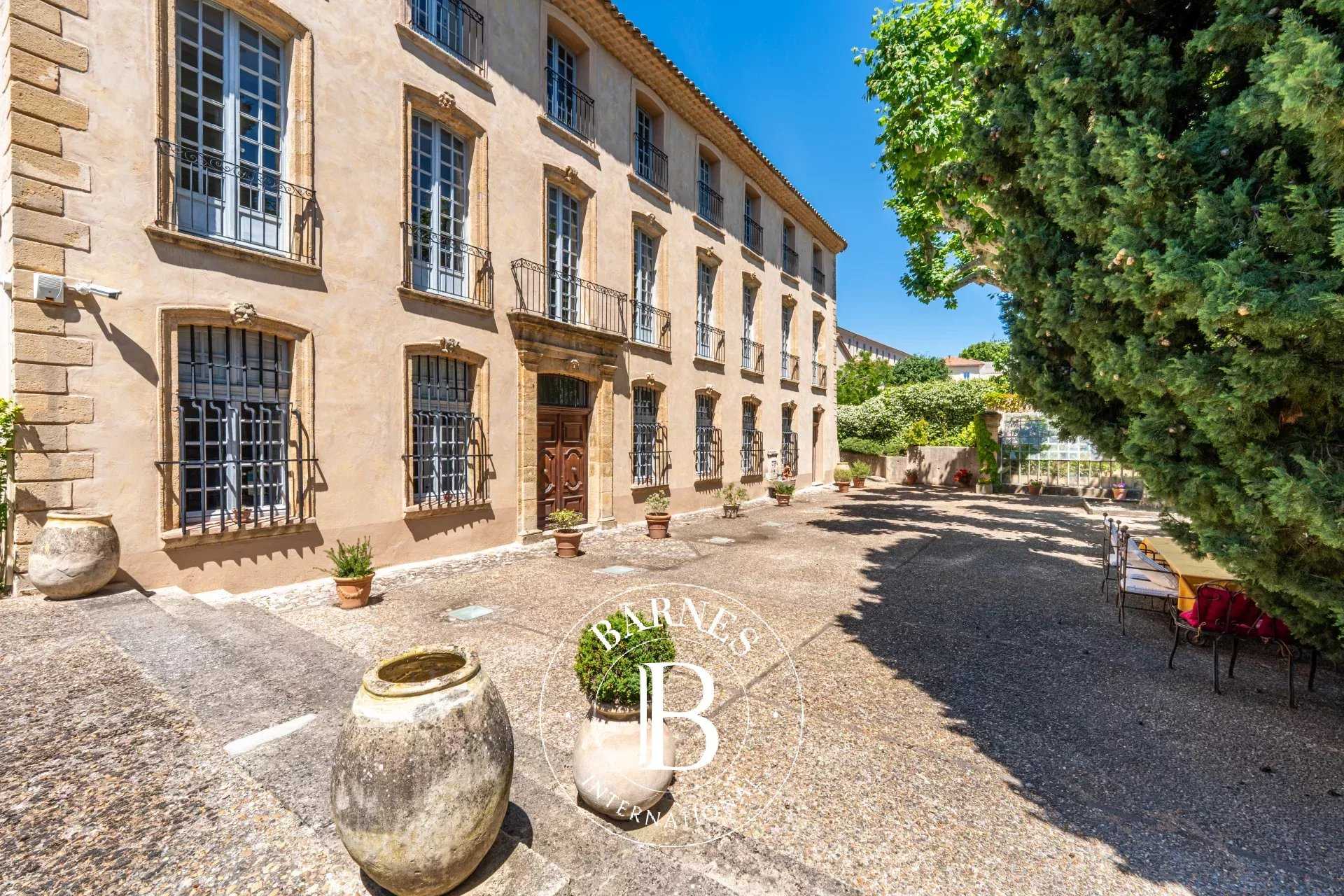 Aix-en-Provence  - Bastide 49 Pi&egrave;ces 8 Chambres