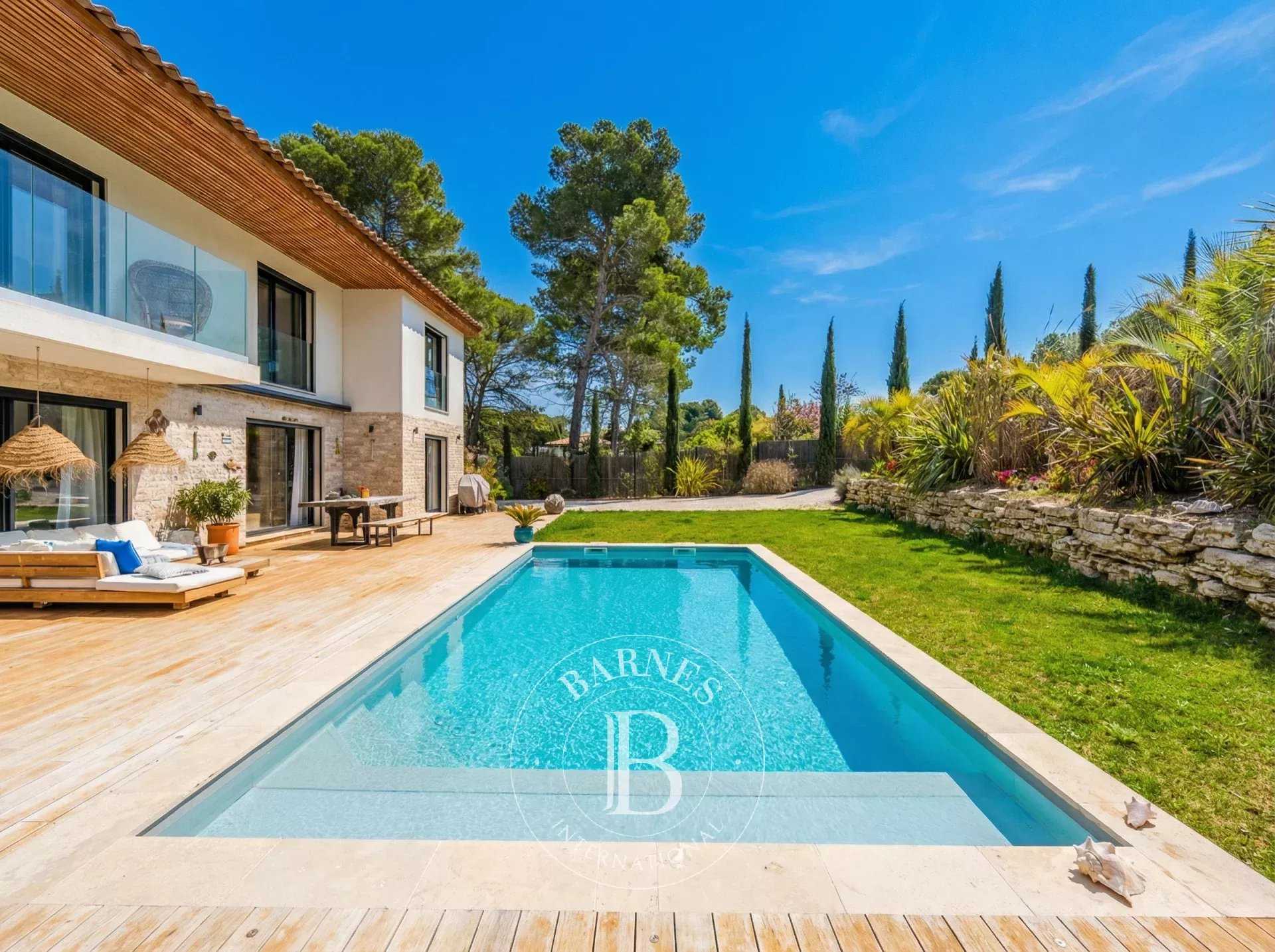 Aix-en-Provence  - Villa 6 Pi&egrave;ces 4 Chambres