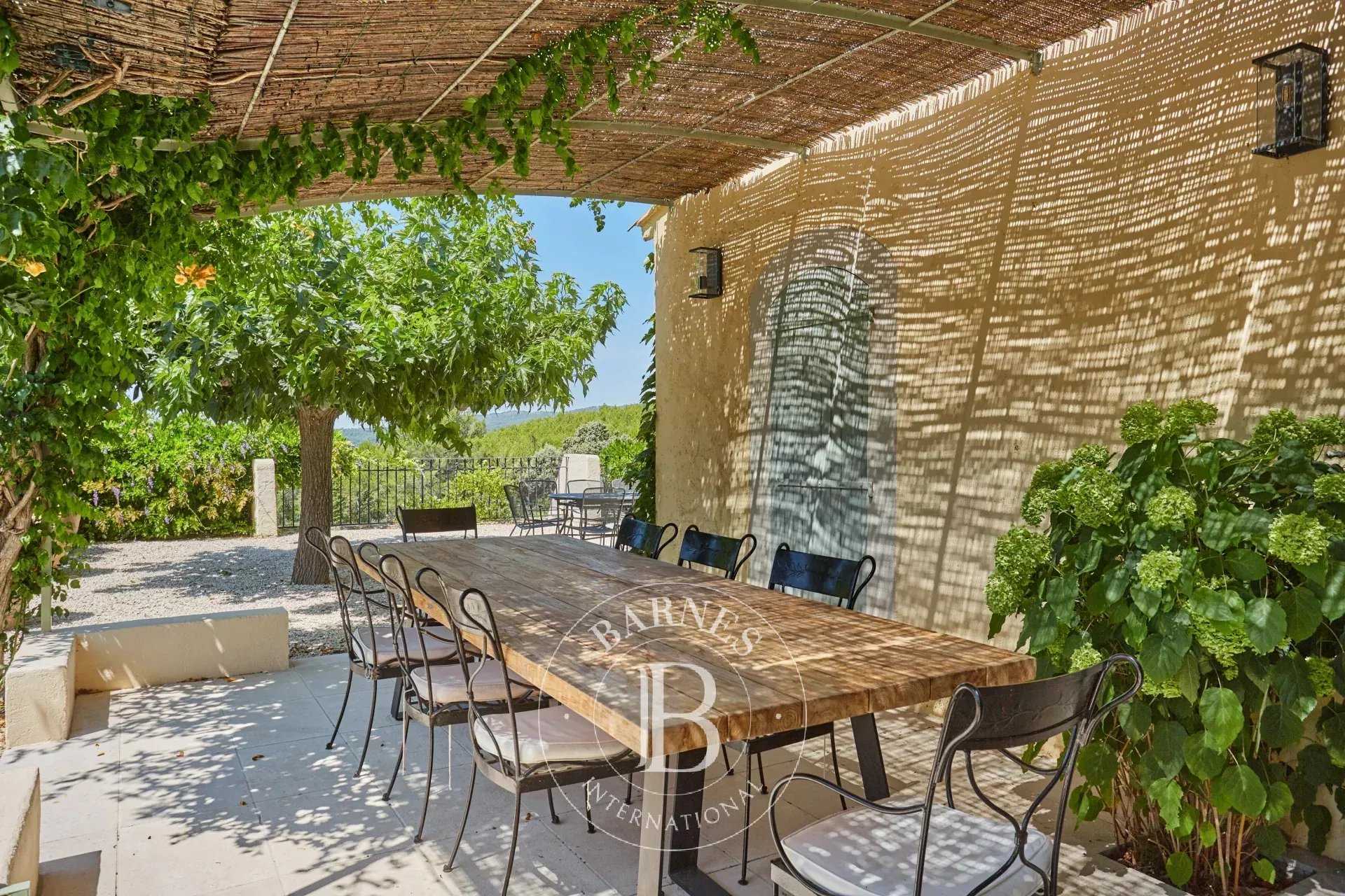 Aix-en-Provence  - Propriété 9 Pi&egrave;ces 6 Chambres