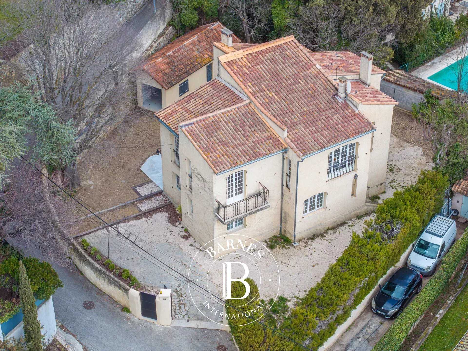 Aix-en-Provence  - Maison 7 Pi&egrave;ces 4 Chambres