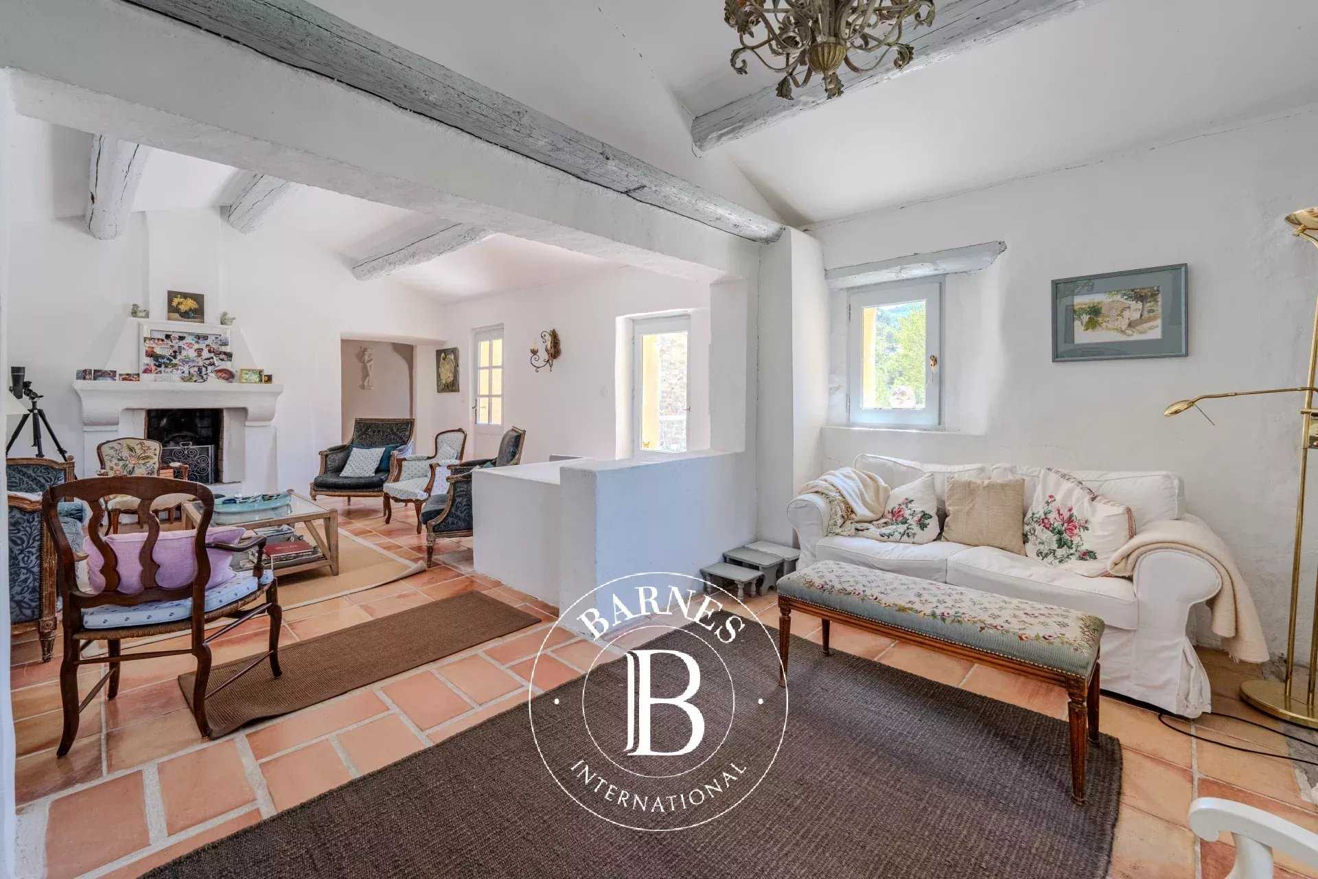 Céreste-en-Luberon  - Maison 7 Pi&egrave;ces 5 Chambres