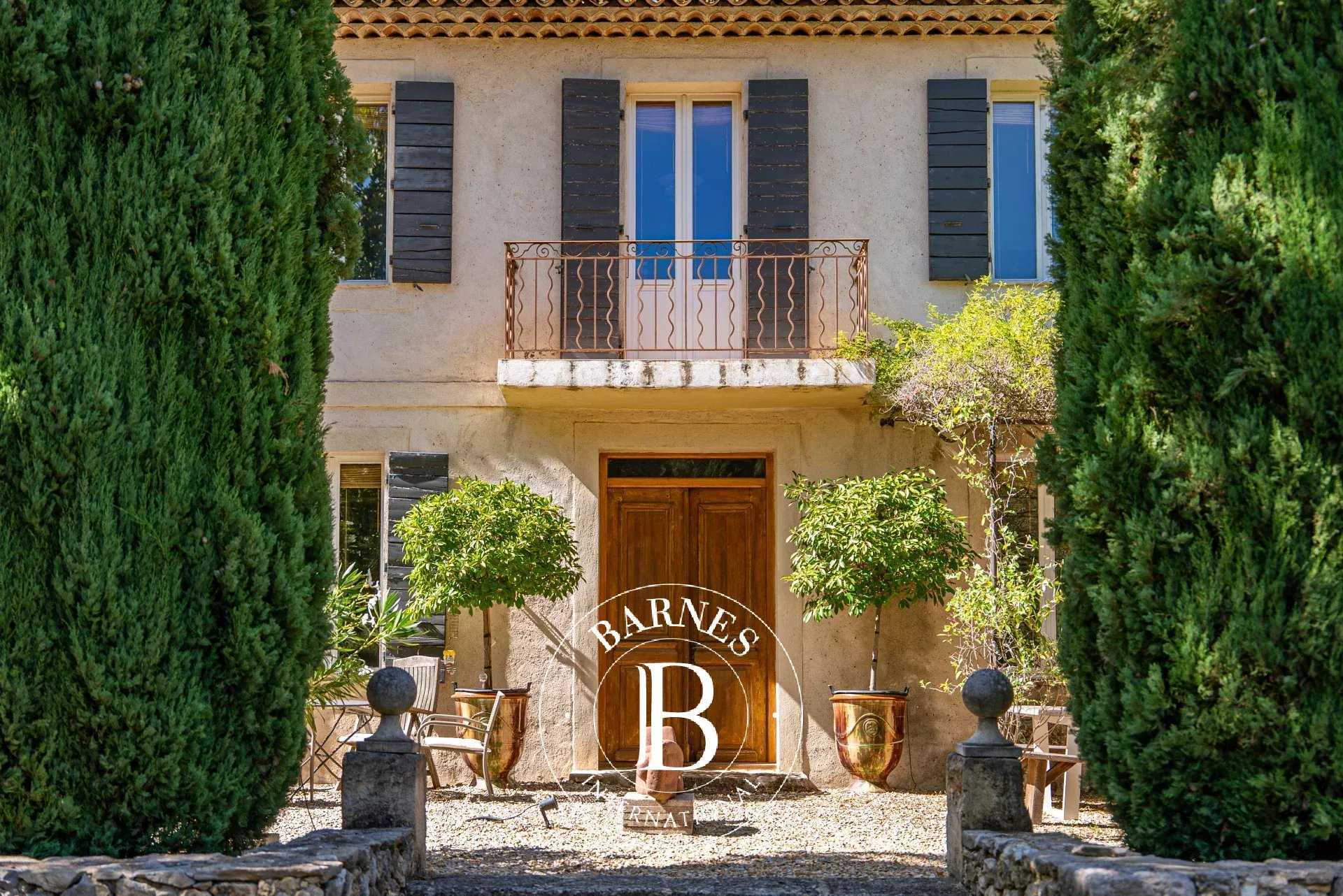 Aix-en-Provence  - Maison 9 Pi&egrave;ces 5 Chambres