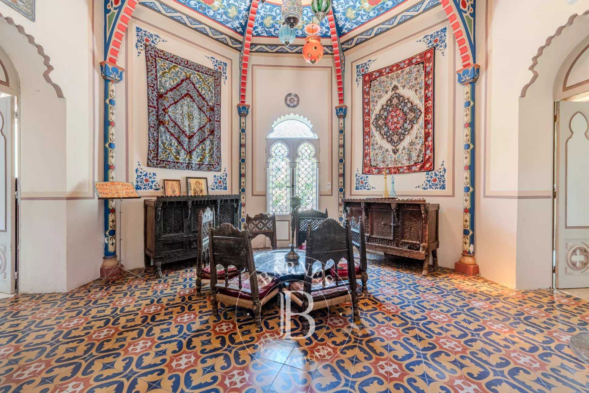 Lourmarin  - Propriété 20 Pi&egrave;ces 10 Chambres