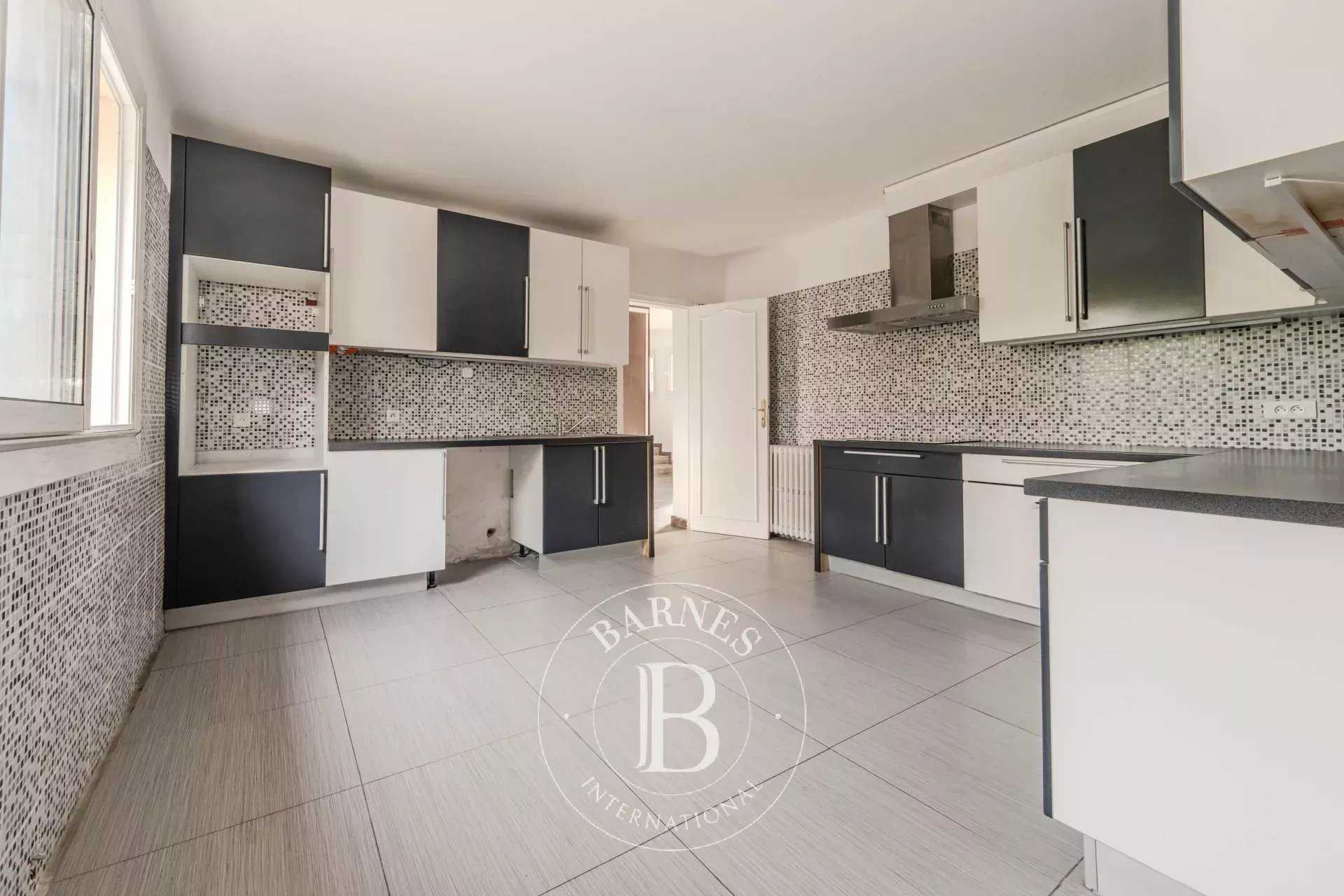 Aix-en-Provence  - House 6 Bedrooms