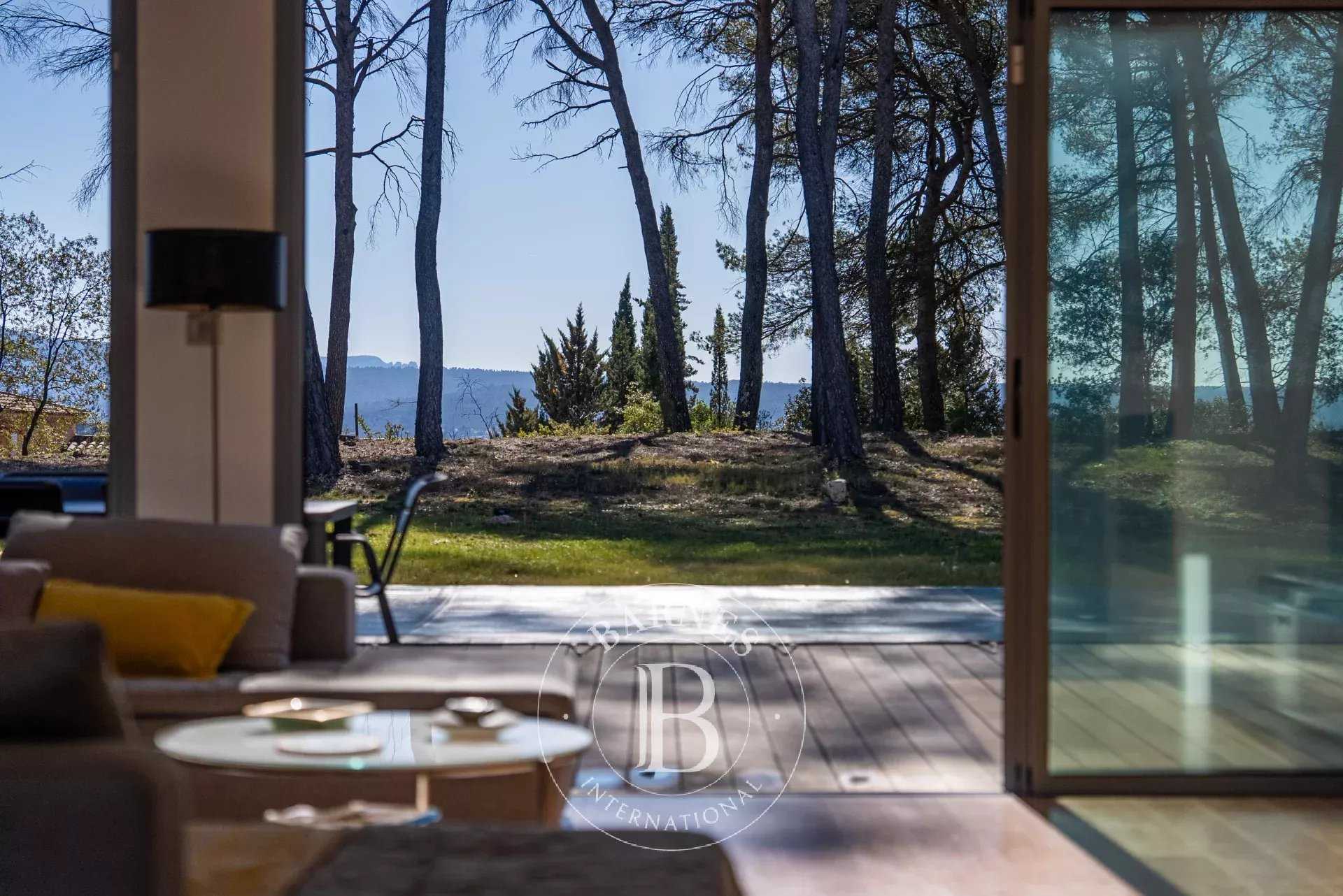 Aix-en-Provence  - Maison 8 Pi&egrave;ces 5 Chambres