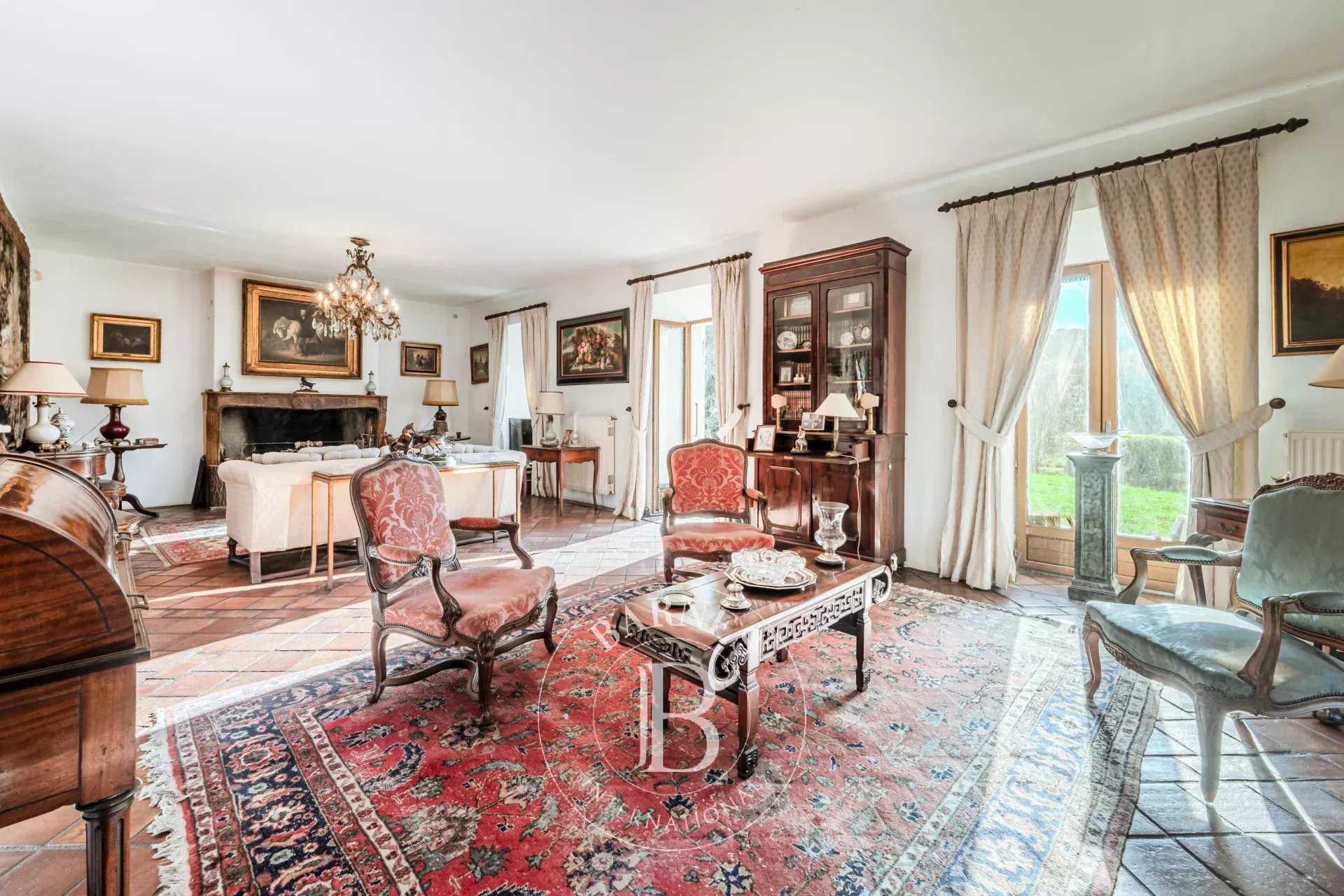 Valensole  - Propriété 9 Pièces