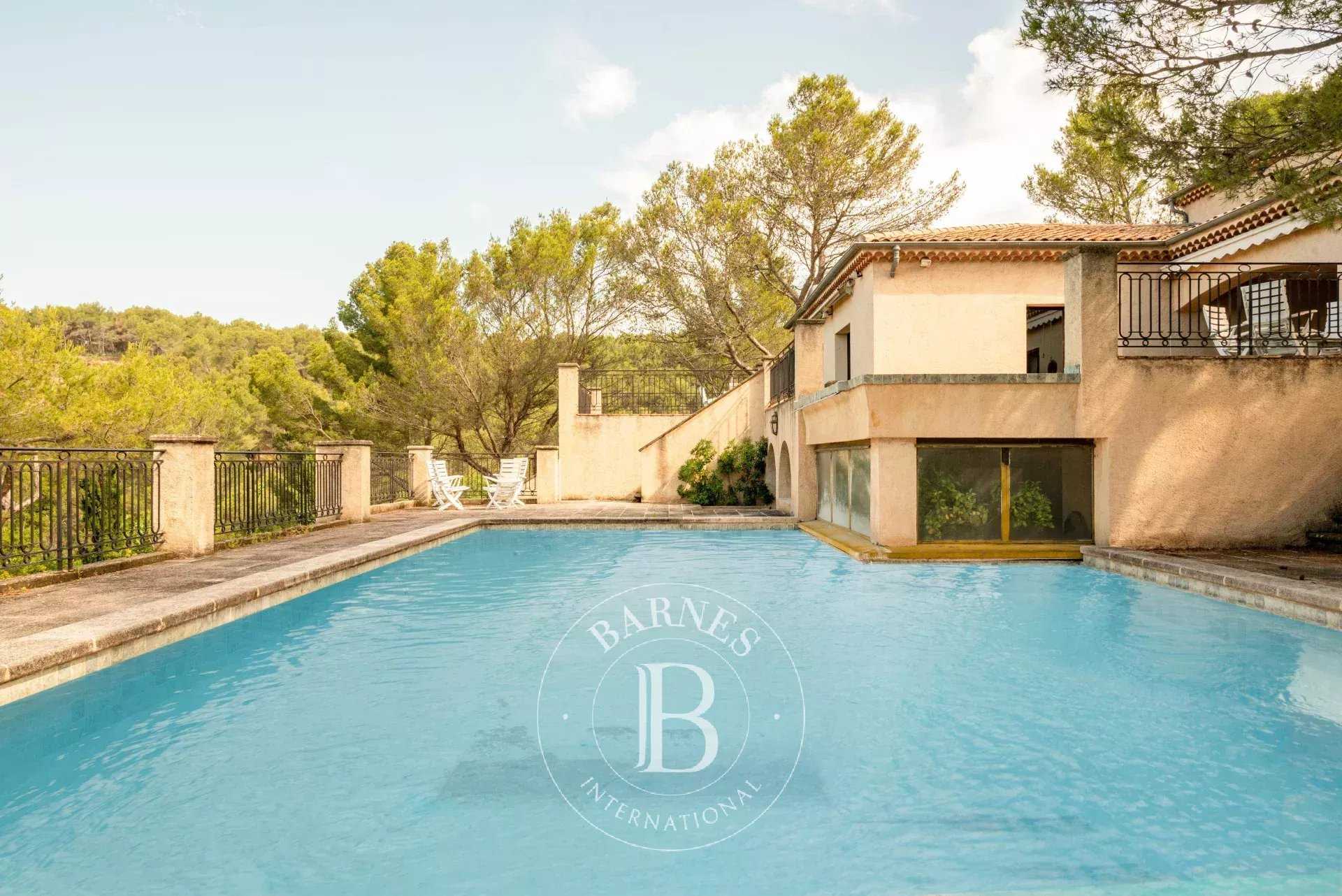 Aix-en-Provence  - Maison 15 Pièces 7 Chambres