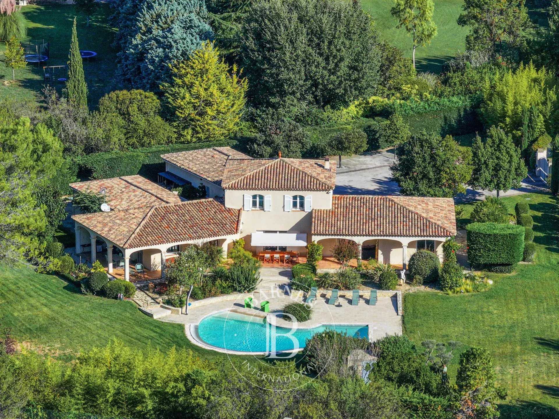 Aix-en-Provence  - Maison 10 Pi&egrave;ces 5 Chambres