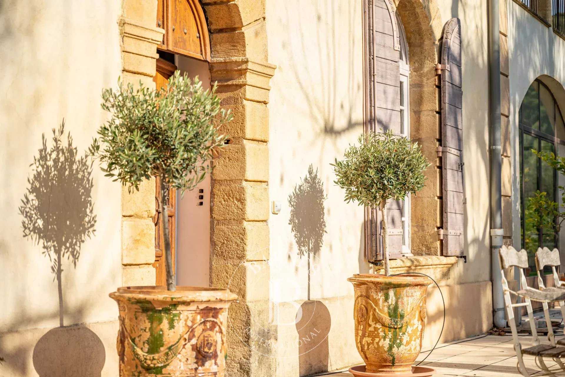 Aix-en-Provence  - Townhouse 8 Bedrooms