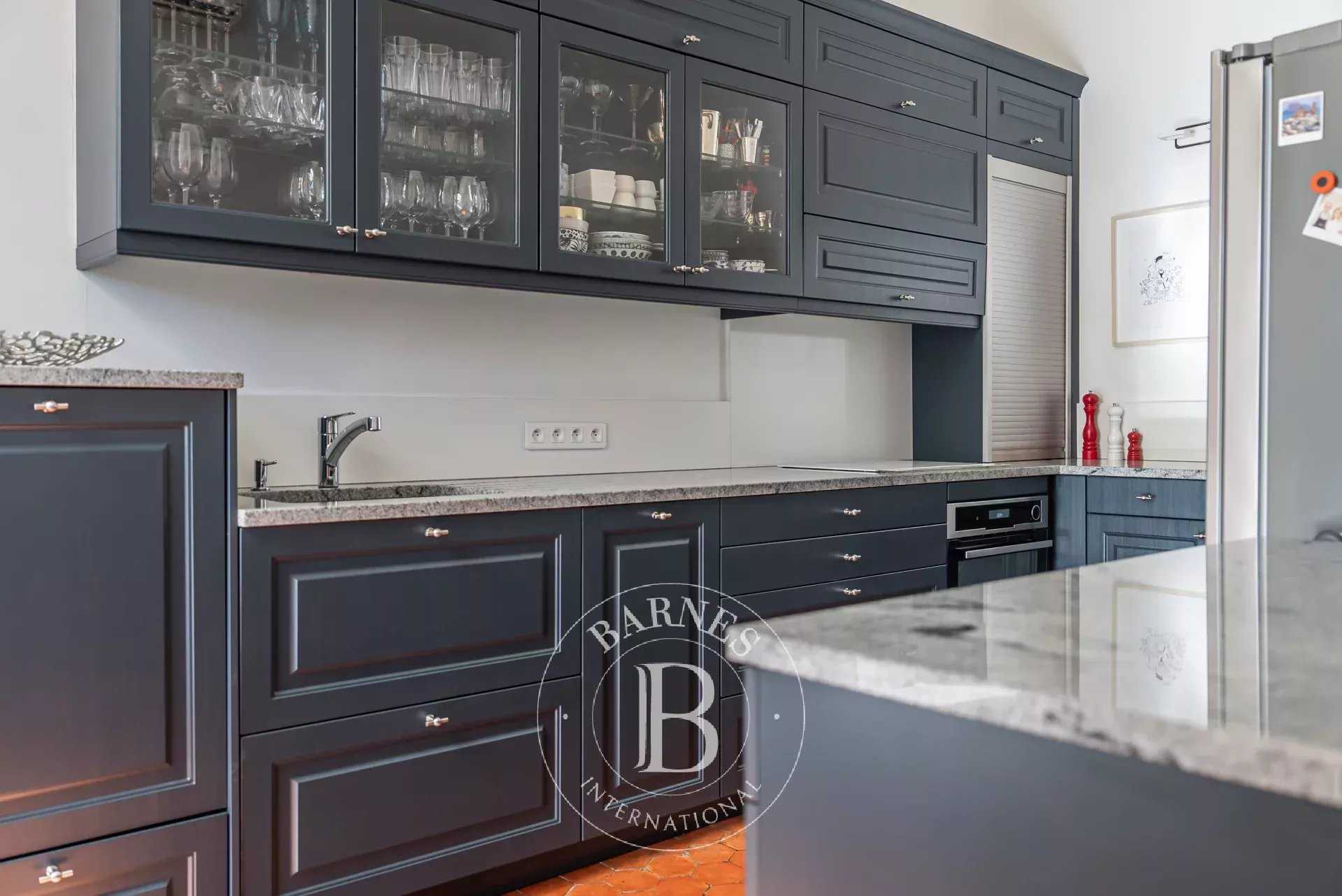 Aix-en-Provence  - Appartement 6 Pi&egrave;ces 4 Chambres