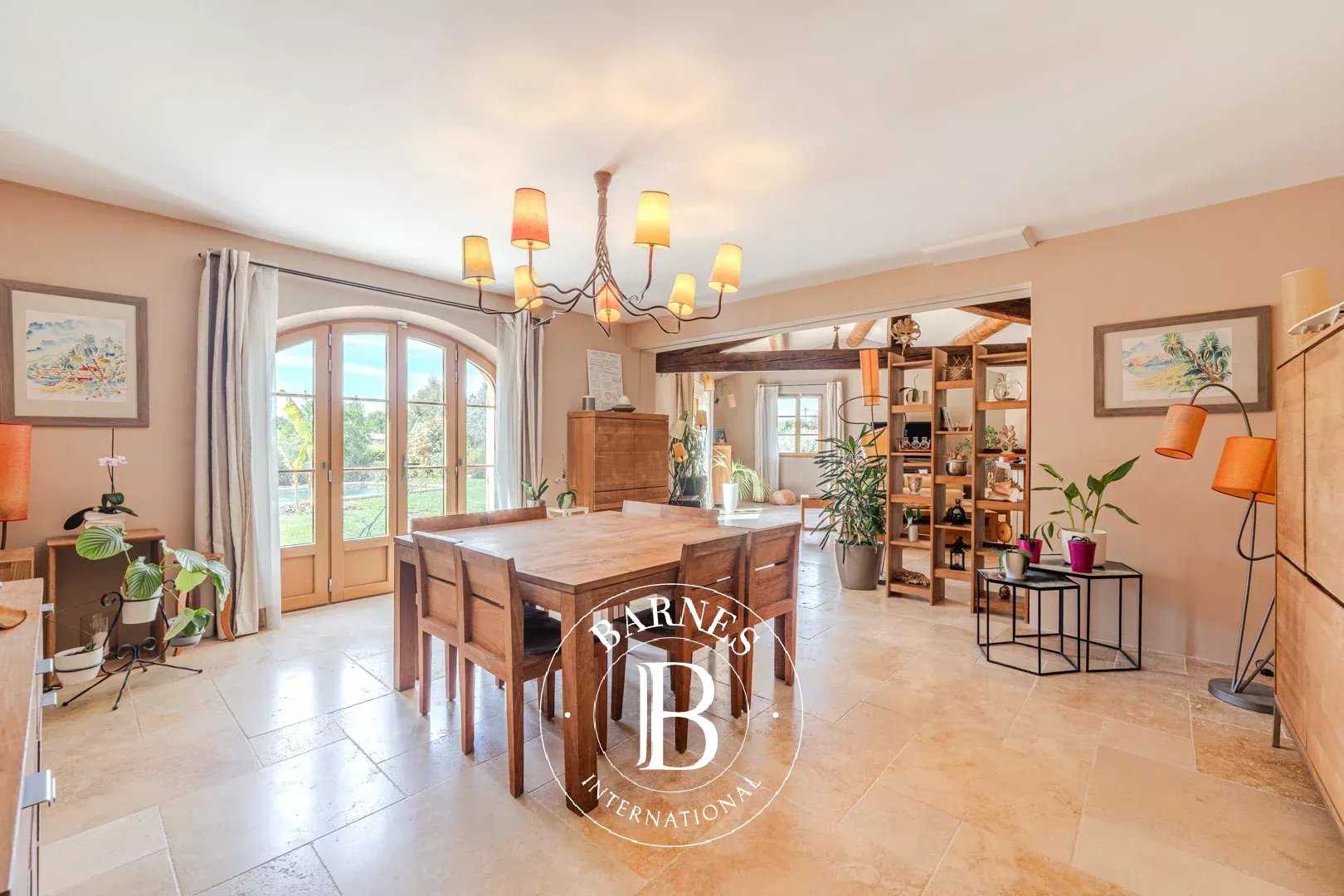 Aix-en-Provence  - Maison 7 Pi&egrave;ces 5 Chambres