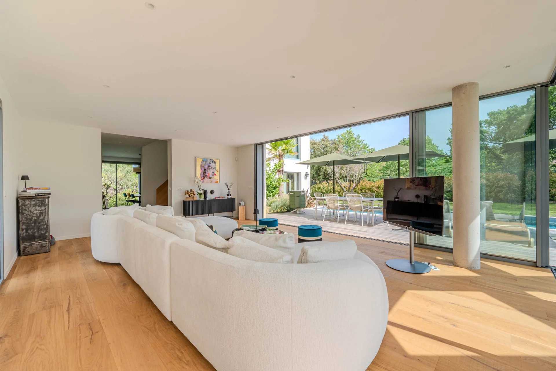 Aix-en-Provence  - Villa 6 Pi&egrave;ces 4 Chambres