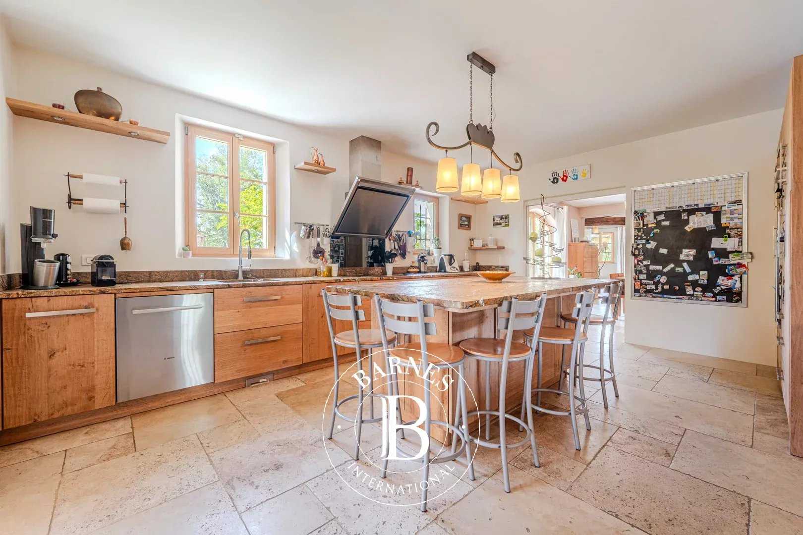 Aix-en-Provence  - Maison 7 Pi&egrave;ces 5 Chambres